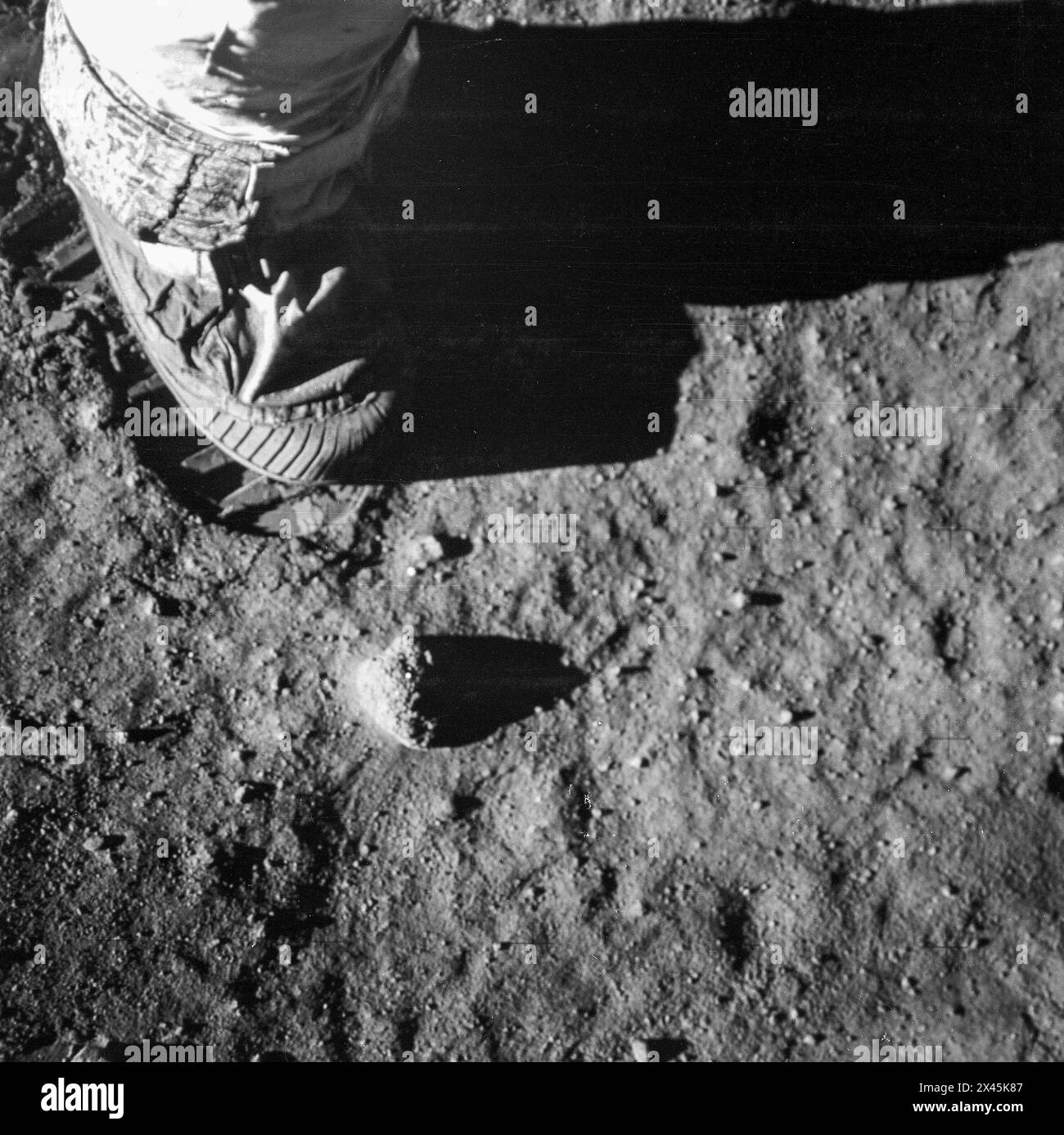 Astronautenfußabdruck auf dem Mond während der Apollo-11-Mission 1969 Stockfoto