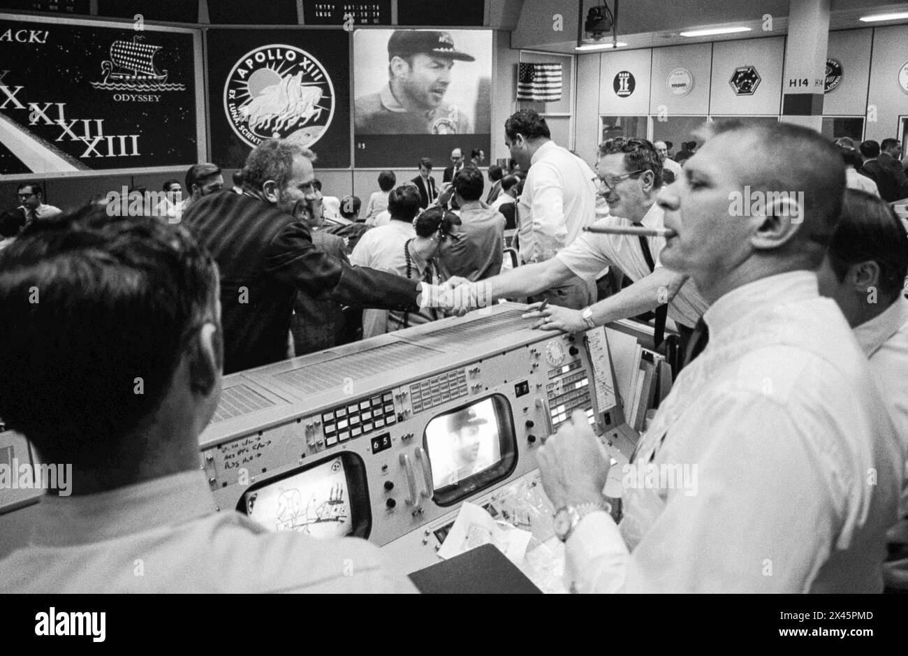 Die NASA Mission Control Center beobachtet den Apollo 13 Splashdown nach der Mission 1970 Stockfoto