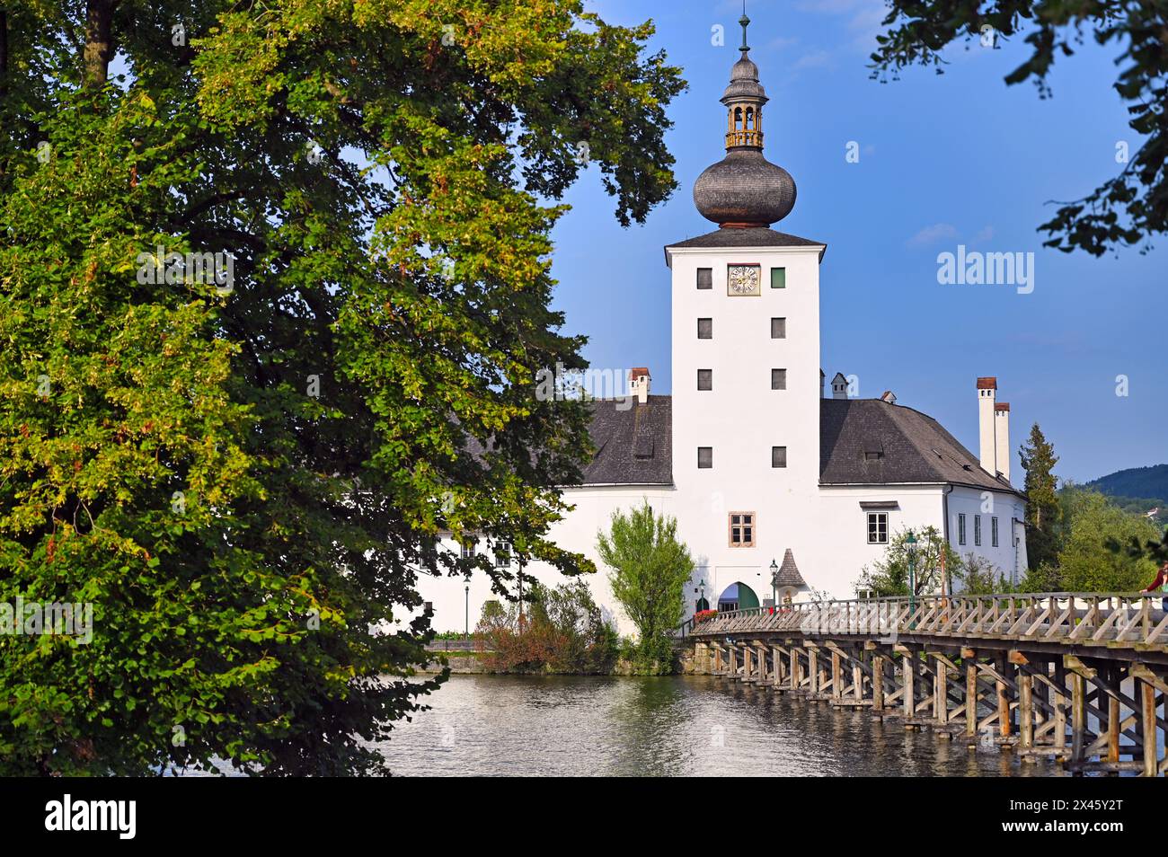 Schloss Ort Orth am Traunsee in Gmunden im Sommer Stockfoto