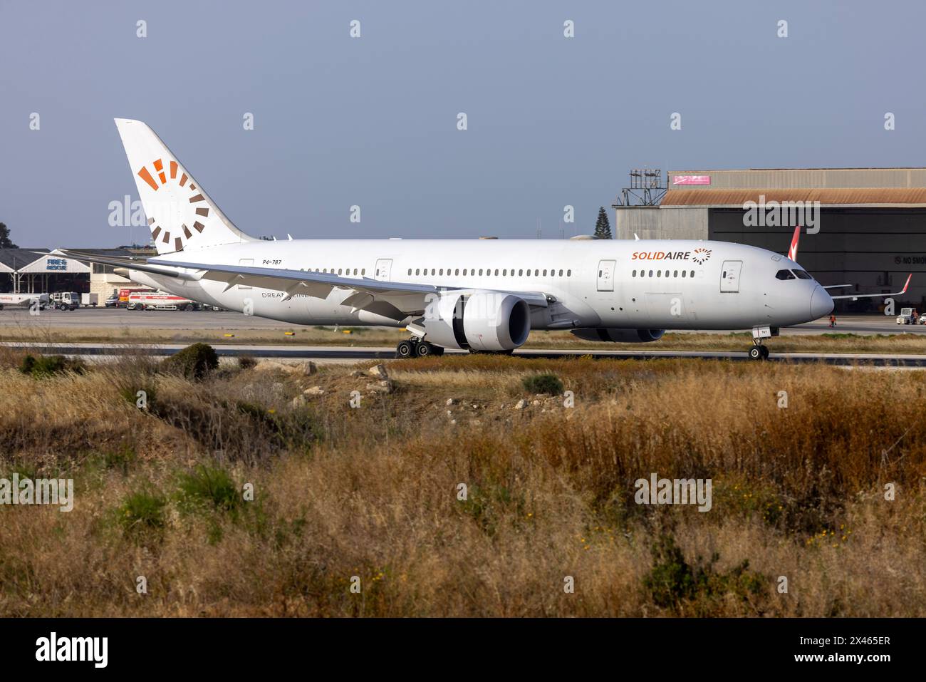 Comlux Aruba Boeing 787-8 Dreamliner (Reg: P4-787) Landebahn 13. Stockfoto