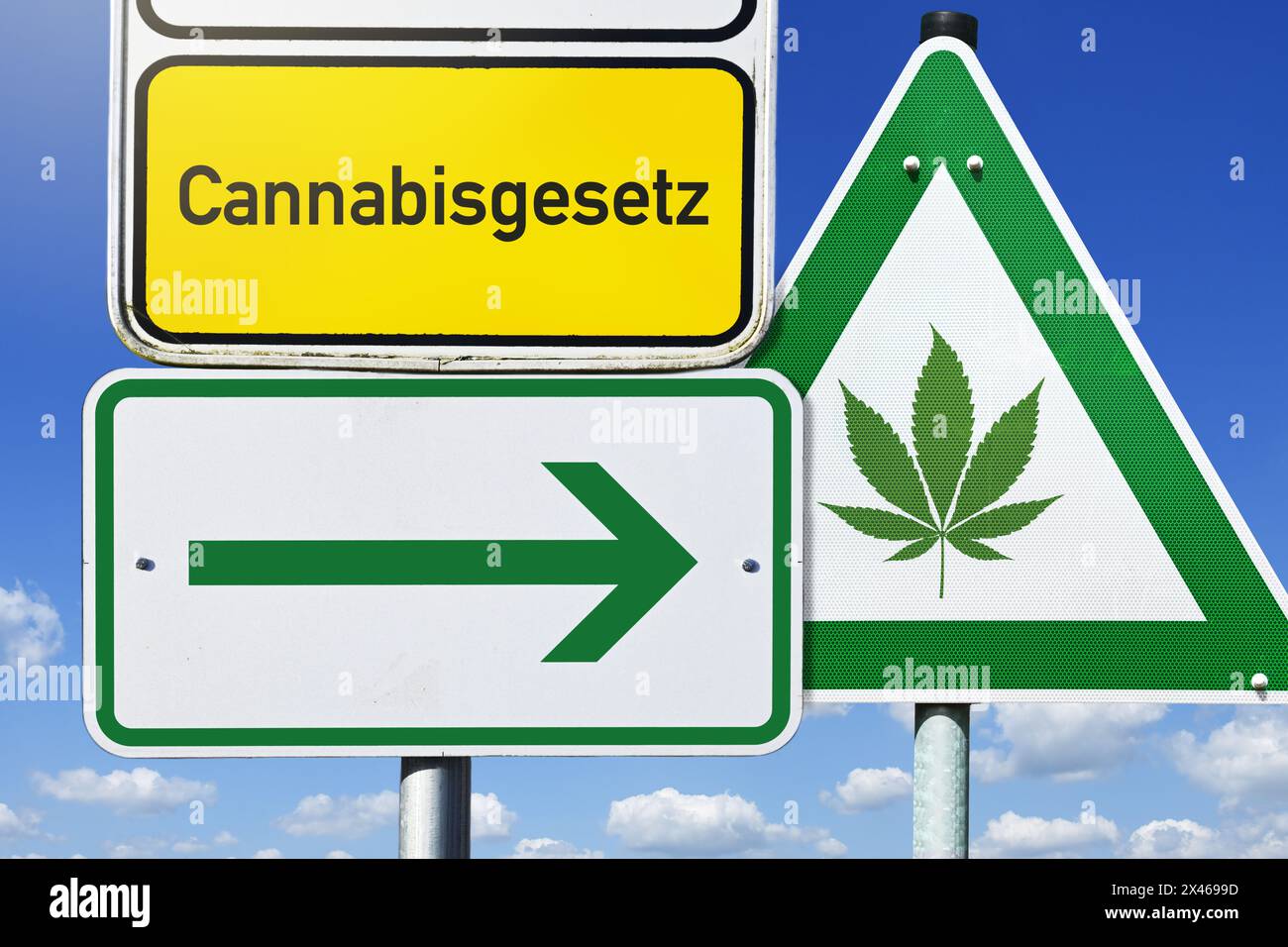 Wegweiser Zum Cannabis-Gesetz Und Schild Mit Cannabis-Blatt, Fotomontage Stockfoto