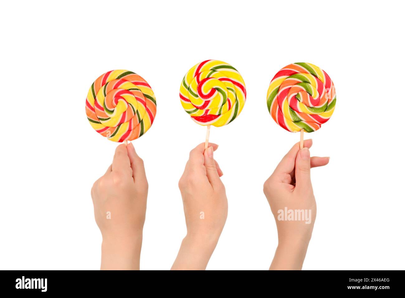 Lollipop in weiblicher Hand isoliert auf weißem Hintergrund. Platz für Text oder Design. Stockfoto