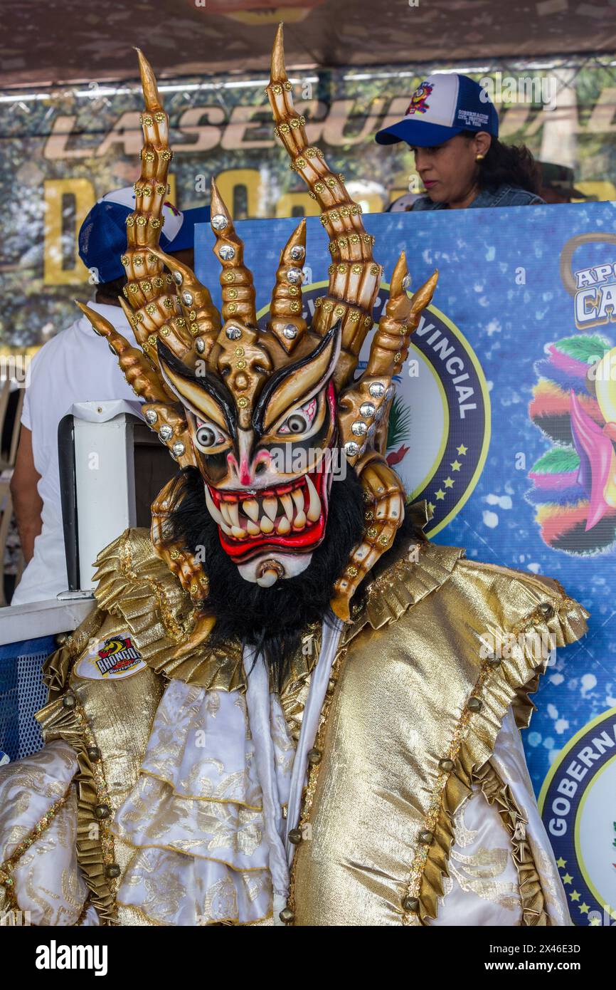 Das limpende Teufel oder Diablo Cojuelo Kostüm auf einer Ausstellung des La Vega Karnevals in der Dominikanischen Republik. Die erste dokumentierte Karnevalsfeier in Stockfoto