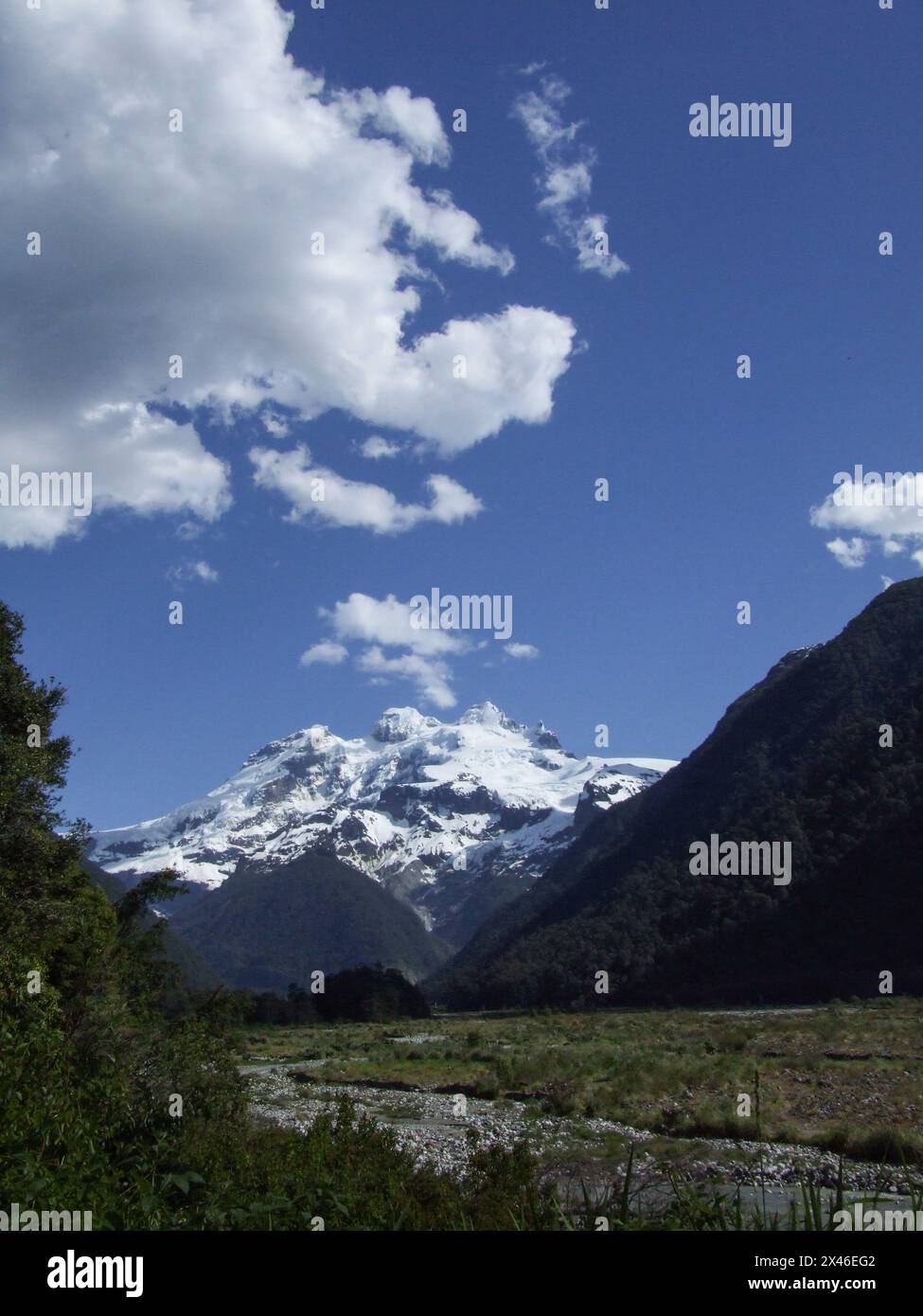 Der schneebedeckte Mount Tronador im Nationalpark Vicente Perez Rosales in Chile. Stockfoto