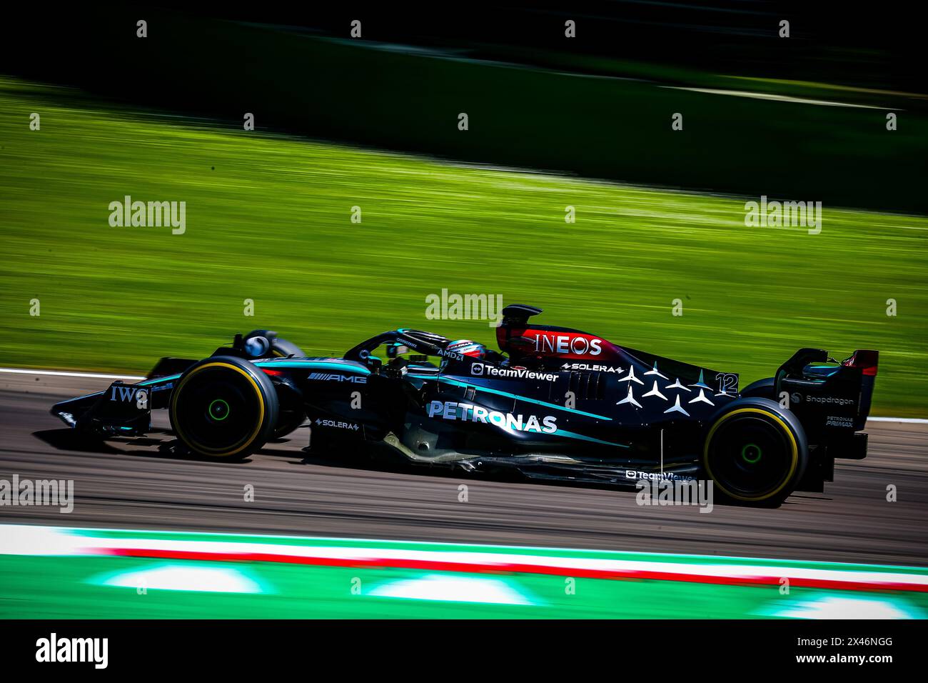 Imola, Italien. April 2024 30. Kimi Antonelli (ITA) Mercedes AMG Reservefahrer und f2 Fahrer für prema Racing, Lauf mit einem F1-Auto in Imola 30 April 2024 mit Mercedes AMG W13 2022 Credit: Independent Photo Agency/Alamy Live News Stockfoto