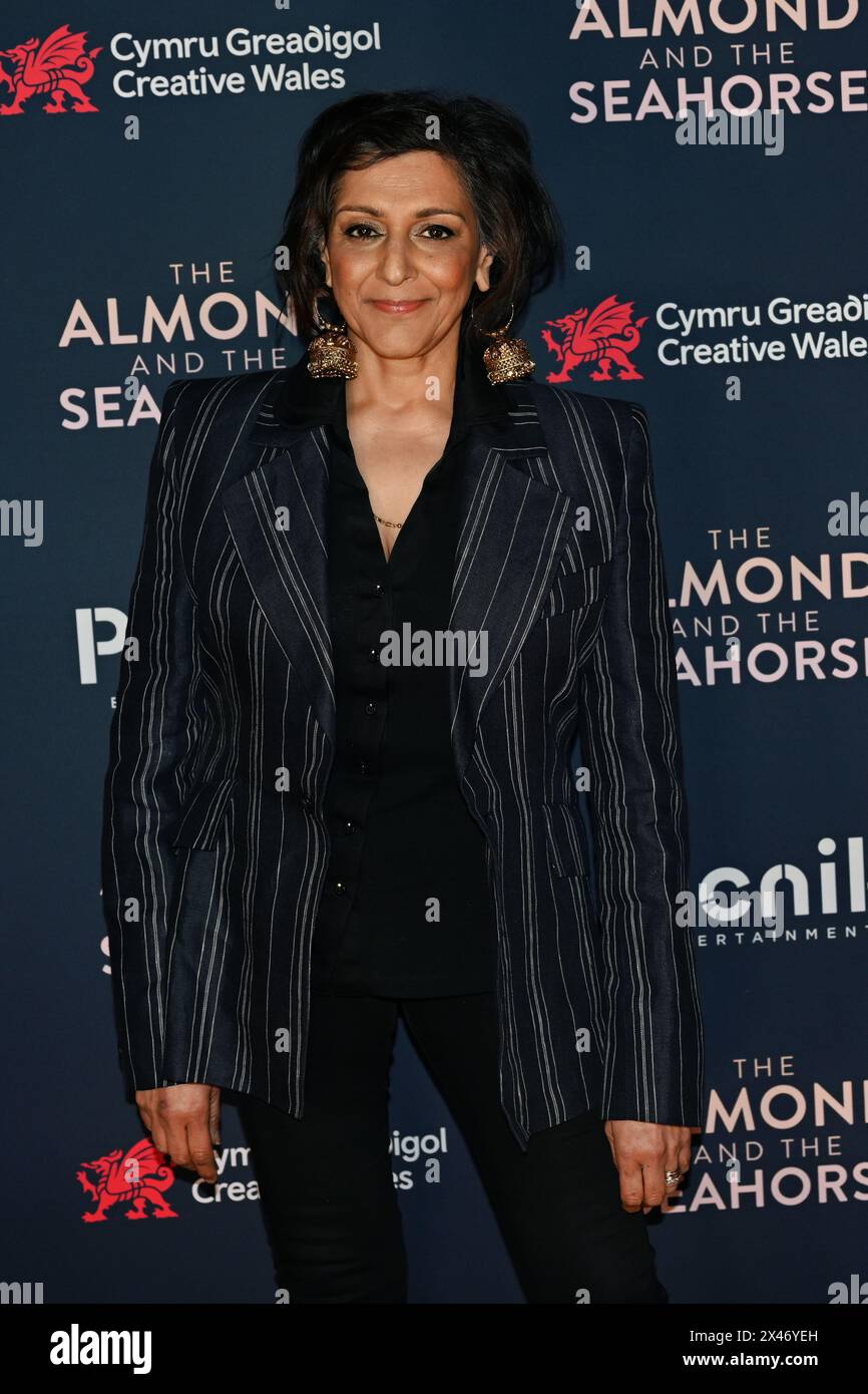 LONDON, ENGLAND – APRIL 30: Meera Syal nimmt am 30. April 2024 an der britischen Premiere von The Almond and the Seahorse im Vue West End Teil. Stockfoto