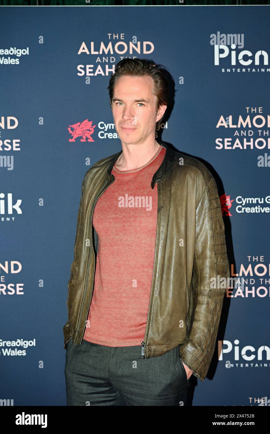 LONDON, ENGLAND – APRIL 30: James D’Arcy nimmt am 30. April 2024 an der britischen Premiere von The Almond and the Seahorse im Vue West End Teil. Stockfoto