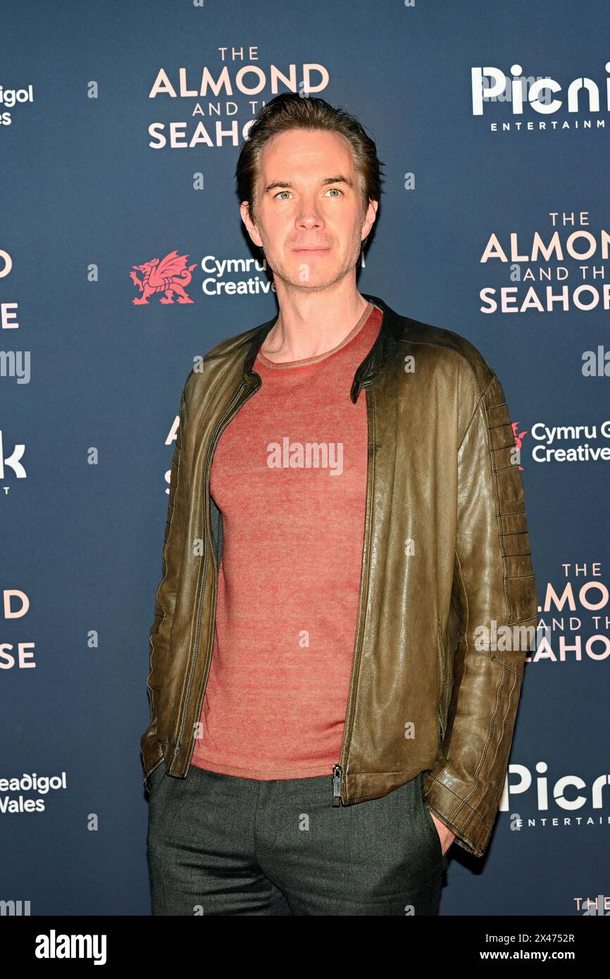 LONDON, ENGLAND – APRIL 30: James D’Arcy nimmt am 30. April 2024 an der britischen Premiere von The Almond and the Seahorse im Vue West End Teil. Stockfoto