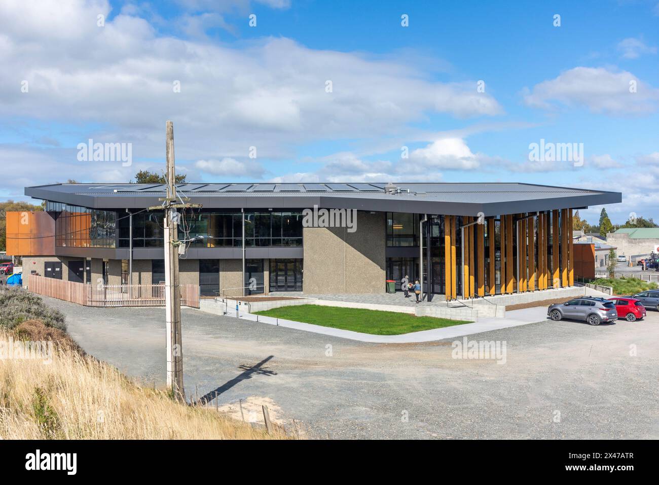 Clutha District war Memorial & Community Centre (Te Pou O Mata-Au), Clyde Street, Balclutha, Otago, Neuseeland Stockfoto