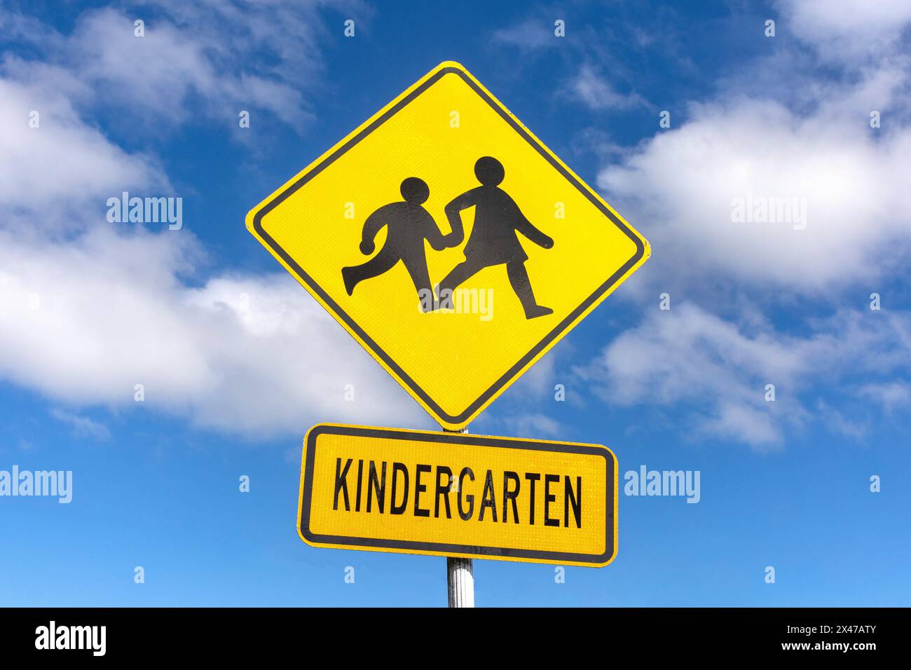 Kindergarten Straßenschild, Lanark Street, Balclutha, Otago, Neuseeland Stockfoto