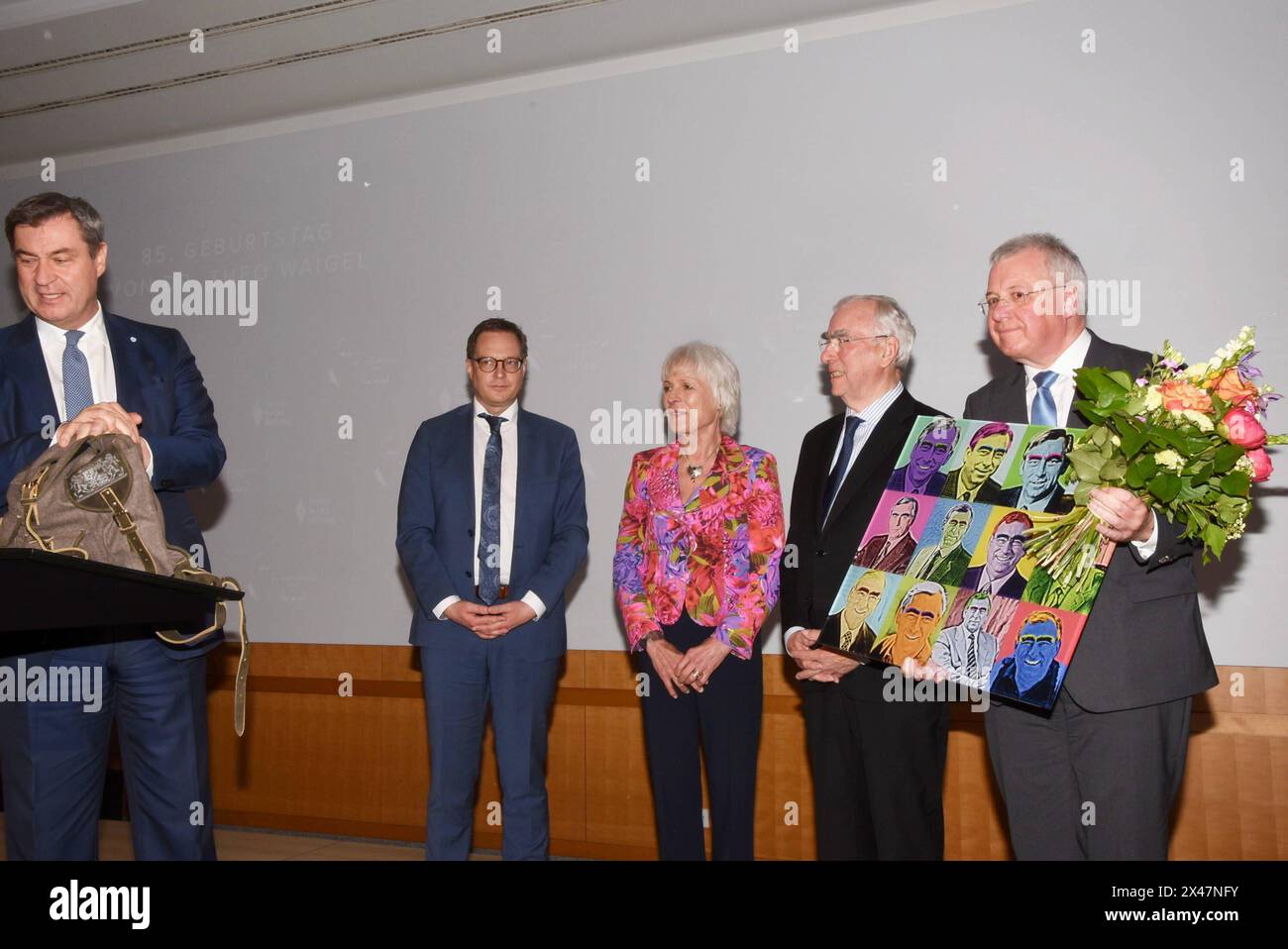 Dr. Markus Soeder Ministerpraesident Martin Huber CSU-Generalsekretaer Dr. Irene Epple-Waigl Dr. Theo Waigel CSU-Ehrenvorsitzenden-Bundesminister A.D. Markus Ferber, MdEP, Muenchen 30.04.2024 Hanns-Seidel-Stiftung Festakt zum 85 Geburtstag von Dr. Theo Waigel des CSU-Ehrenvorsitzenden - Bundesminister A.D. - Muenchen *** Dr. Markus Soeder Staatspräsident Martin Huber CSU Generalsekretär Dr. Irene Epple Waigl Dr. Theo Waigel CSU Ehrenvorsitzender Bundesminister A D Markus Ferber, MdEP, München 30 04 2024 Hanns Seidel Stiftung feierlich zum 85. Geburtstag von Dr. Theo Waigel CSU Ehrenvorsitzender Stockfoto