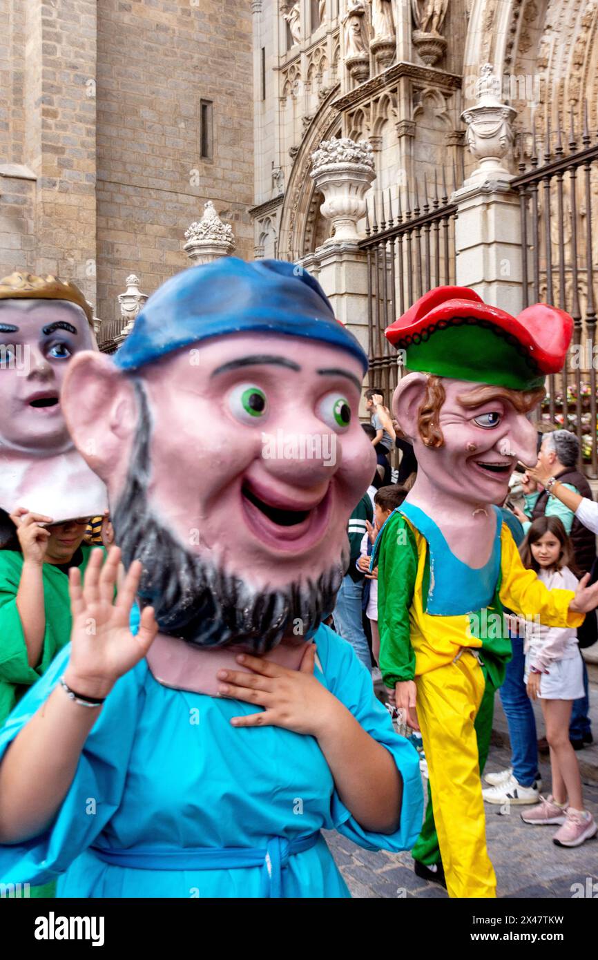 Parade der Tarasca und der Riesen und großen Köpfe am Fronleichnam von Toledo, Spanien Stockfoto