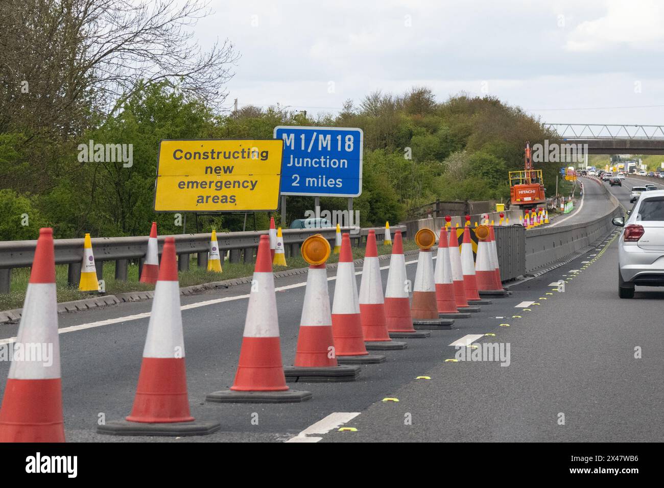 Bau neuer intelligenter Autobahnnotstandsgebiete auf der Autobahn M1 - England, Großbritannien Stockfoto