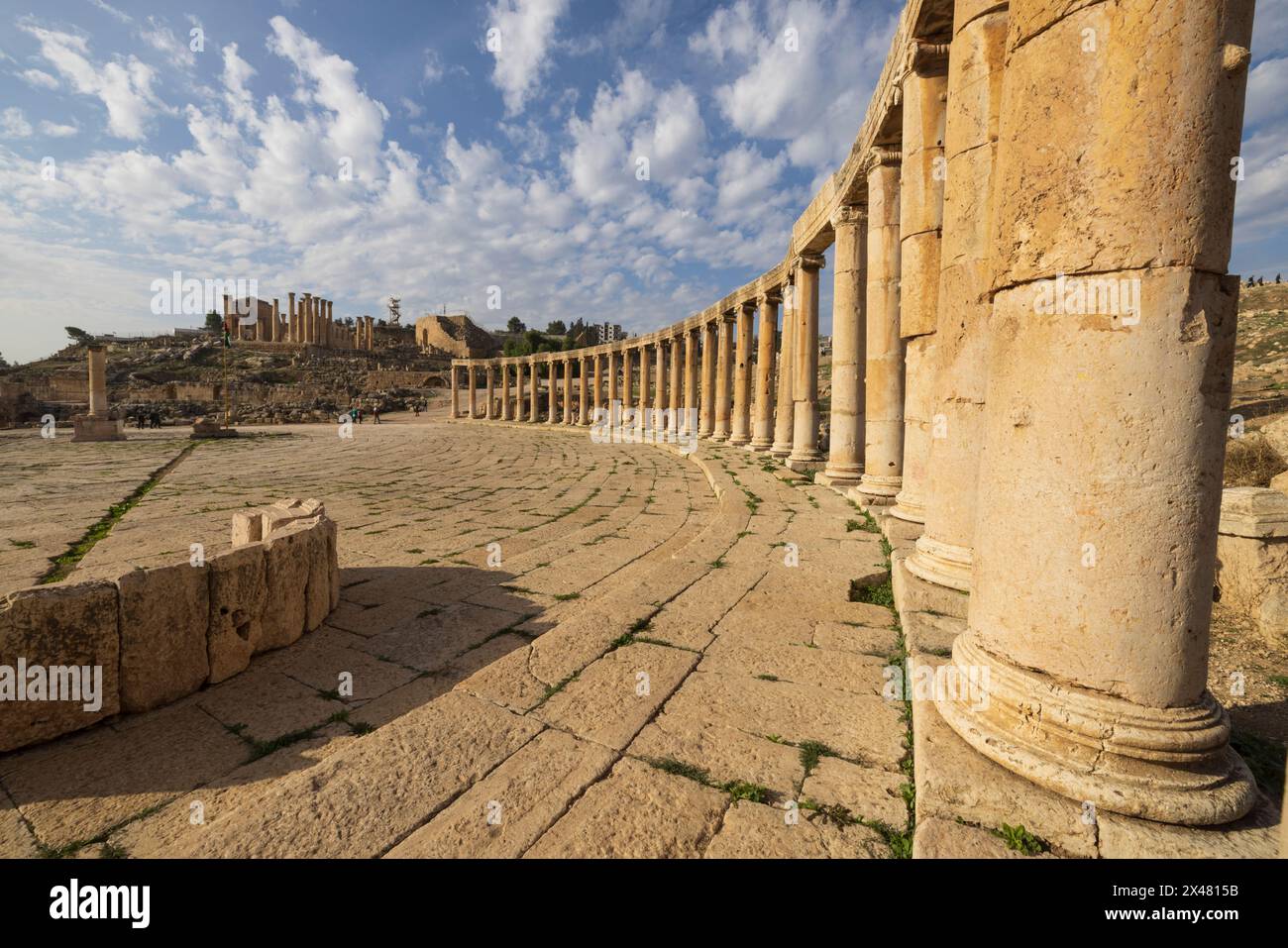 Jordanien, Amman. Oval Plaza, römische Ruinen mit Tempel, Forum und Amphitheater. Stockfoto