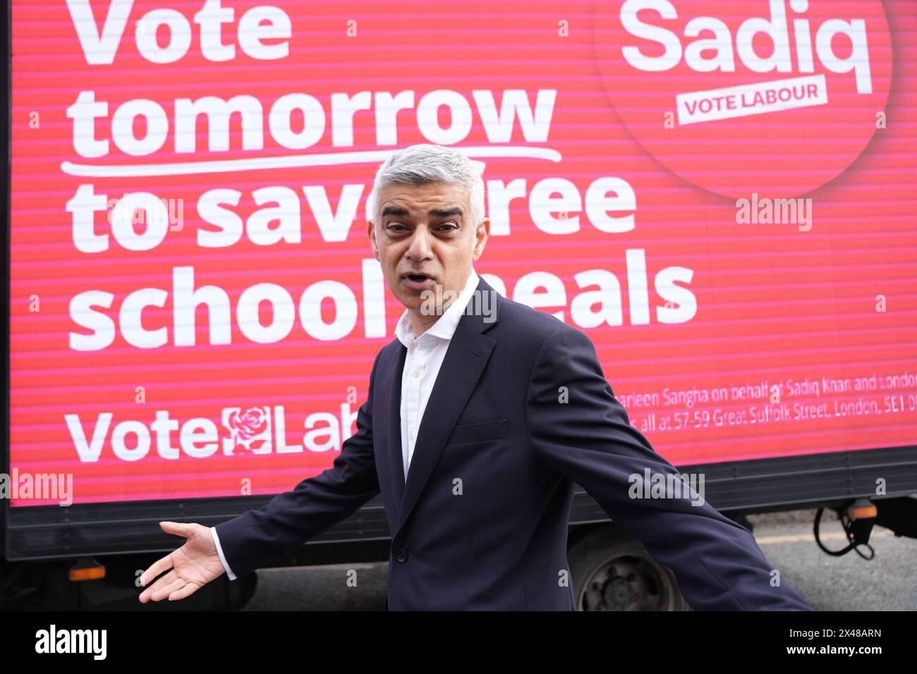 Aktueller Bürgermeister von London und Parteikandidat Sadiq Khan bei der Launch eines Werbewagens für seine Kampagne vor der Londoner Bürgermeisterwahl am Donnerstag. Bilddatum: Mittwoch, 1. Mai 2024. Stockfoto