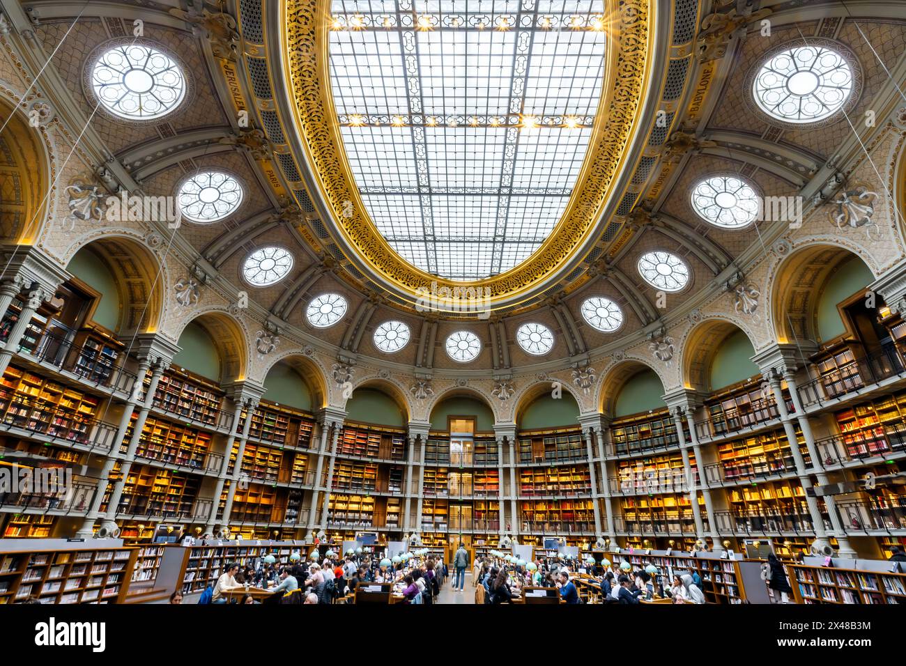 Der emblematische Raum, der Oval Raum ist für alle offen. The Richelieu Site, Bibliothéque nationale at 5, rue Vivienne, Paris, Frankreich. Der Standort Richelieu ist Stockfoto