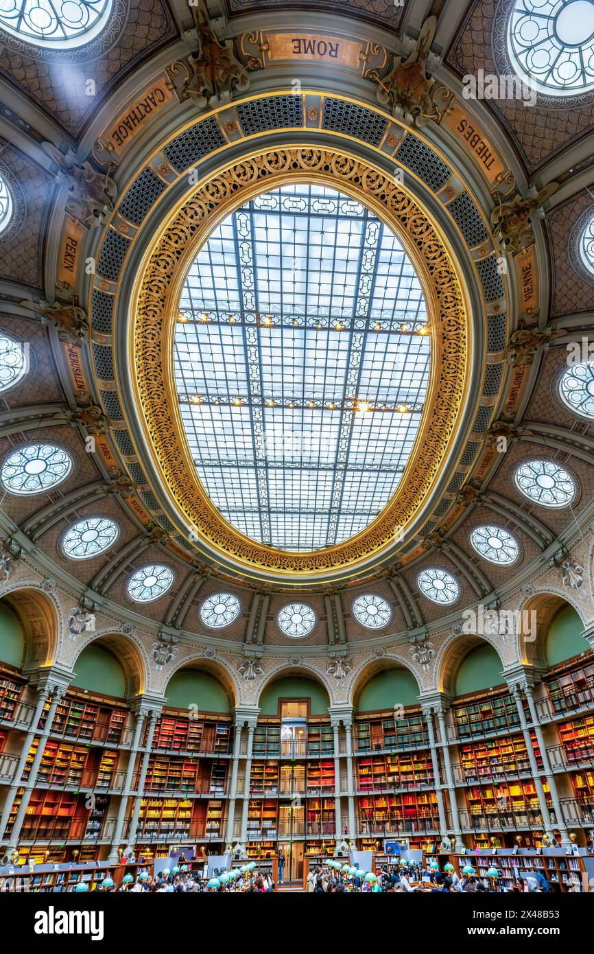 Der emblematische Raum, der Oval Raum ist für alle offen. The Richelieu Site, Bibliothéque nationale at 5, rue Vivienne, Paris, Frankreich. Der Standort Richelieu ist Stockfoto