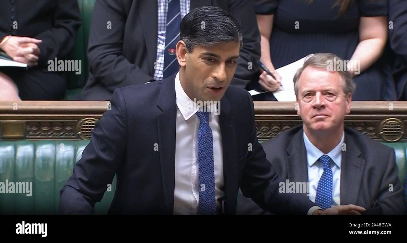 Premierminister Rishi Sunak spricht während der Fragen des Premierministers im britischen Unterhaus. Bilddatum: Mittwoch, 1. Mai 2024. Stockfoto