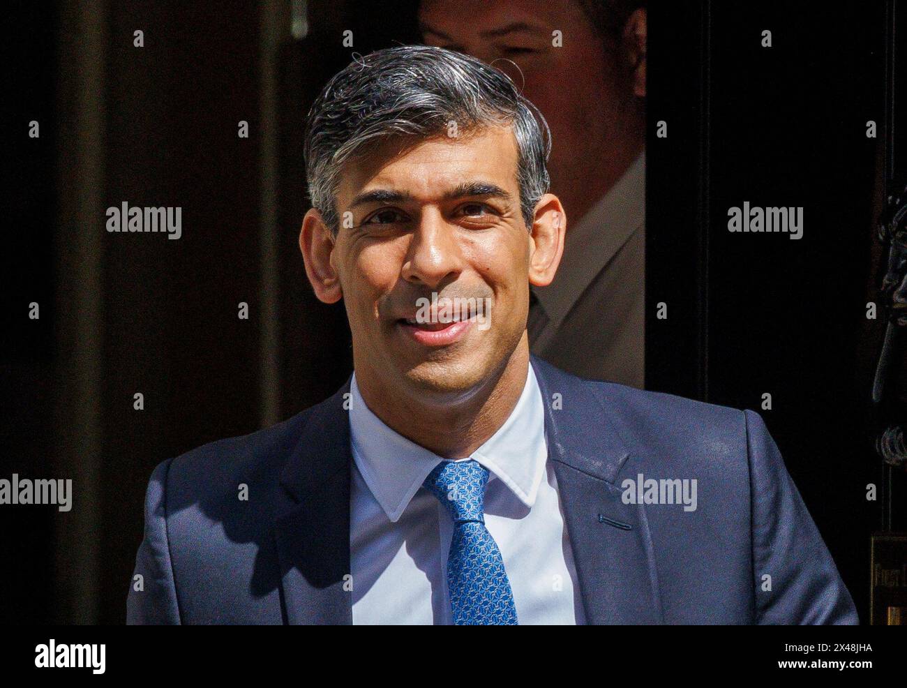 London, Großbritannien. Mai 2024. Premierminister Rishi Sunak verlässt Nummer 10, um Fragen zum Premierminister zu stellen. Er wird auf Sir Keir Starmer über den Versandkarton treffen. Quelle: Mark Thomas/Alamy Live News Stockfoto