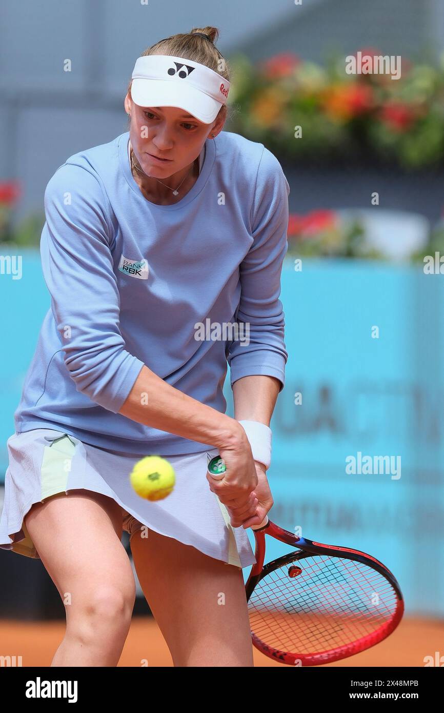 Elena Rybakina aus Kasachstan gegen Yulia Putintseva während ihres Viertelfinalspiels der Muta Madrid Open in La Caja Magica auf M Stockfoto