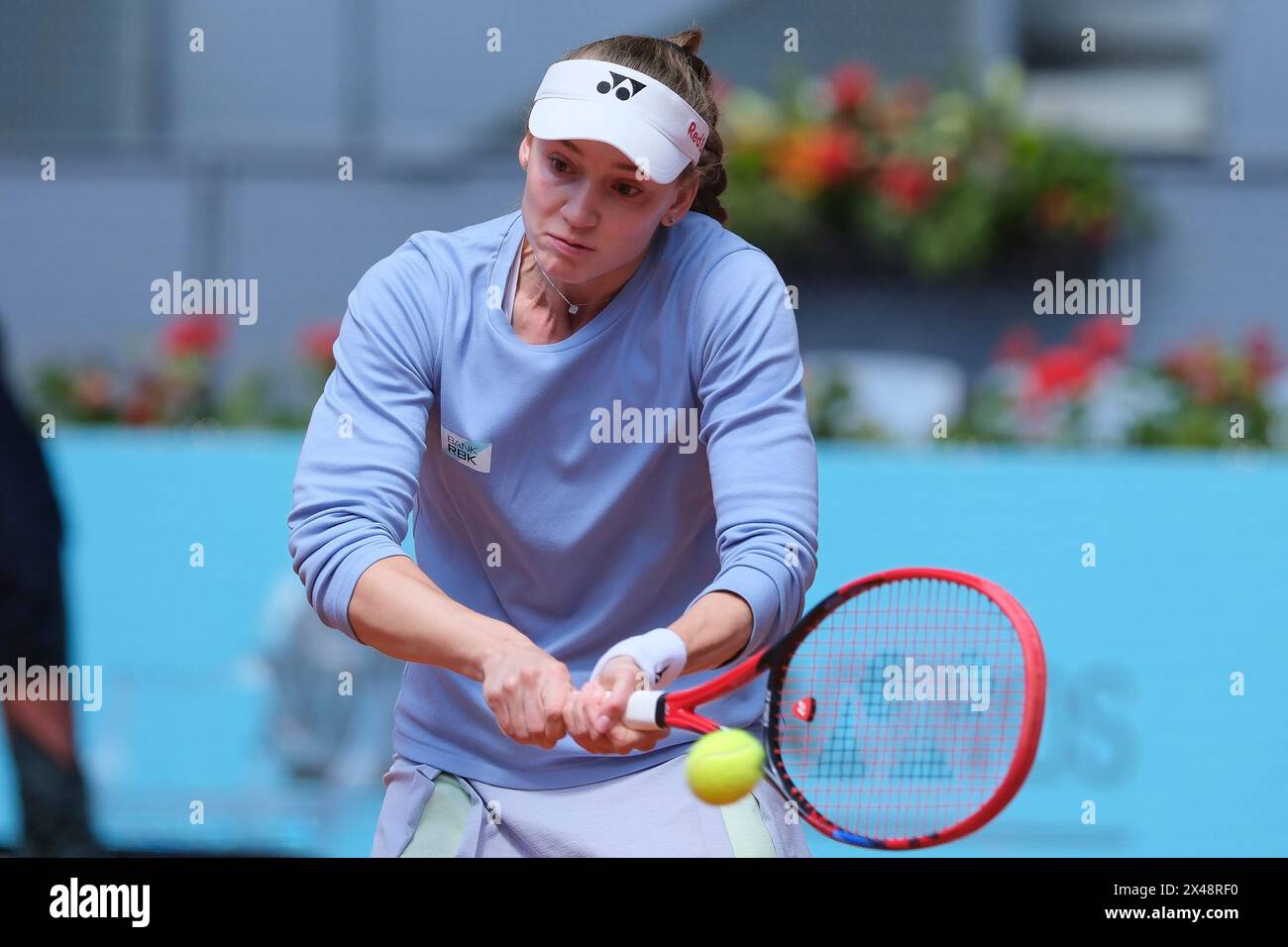 Madrid, Spanien. Mai 2024. Elena Rybakina aus Kasachstan gegen Yulia Putintseva während ihres Viertelfinalspiels der Muta Madrid Open in La Caja Magica am 1. Mai 2024 in Madrid. Quelle: SIPA USA/Alamy Live News Stockfoto