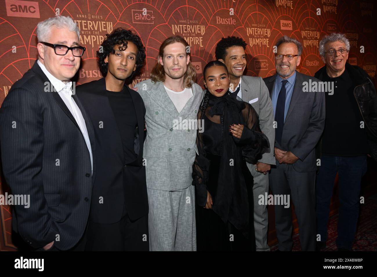 Rolin Jones, Assad Zaman, Sam Reid, Delainey Hayles, Jacob Anderson, Mark Johnson, Eric Bogosian Stockfoto