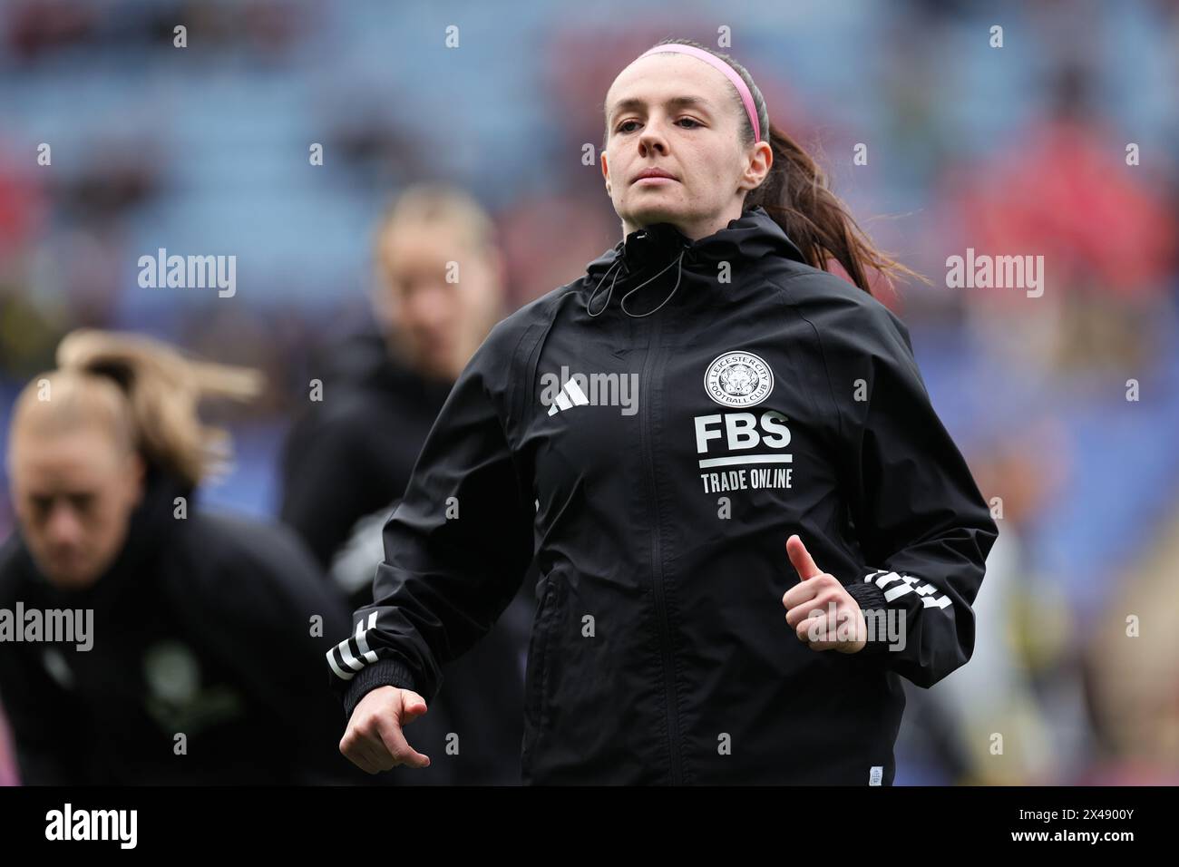 Sam Tierney von Leicester City Women wärmt sich vor dem Spiel der Barclays Women's Super League zwischen Leicester City und Manchester United auf. Stockfoto