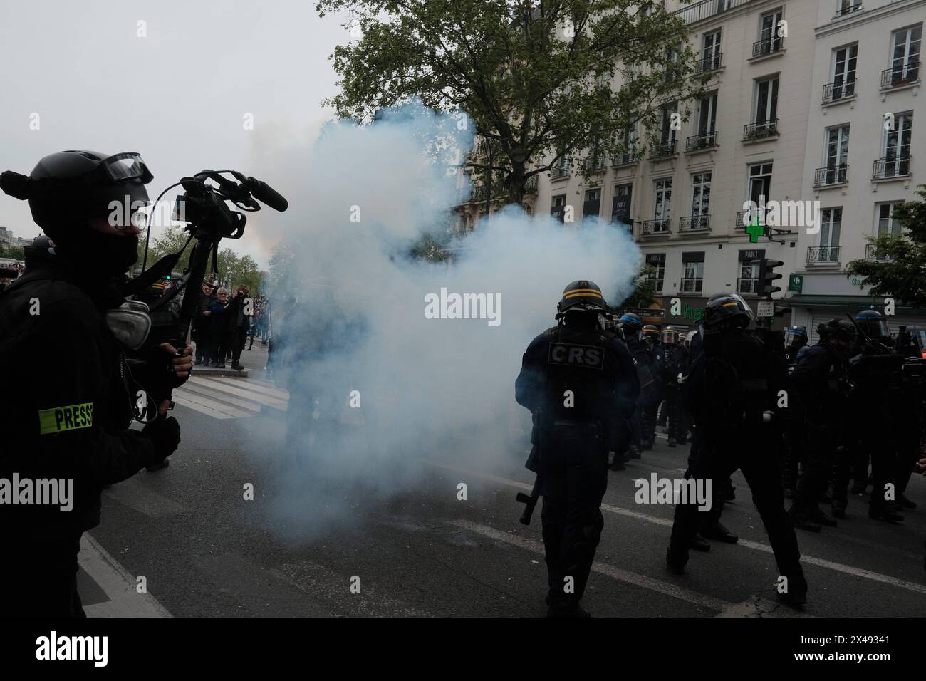 REKORDDATUM NICHT ANGEGEBEN Mai Protest in Paris verschiedene Gewerkschaften treffen sich in Paris zum Internationalen Arbeitstag. Die Demonstration, eine Konvergenz sozialer, ökologischer und feministischer Kämpfe sowie ein Eintreten für Freiheiten, beginnt am Place de la RÃ publique und macht sich auf den Weg zum Place de la Nation. Die Prozession entlang des Boulevard Voltaire symbolisiert die kollektive Stärke der Arbeiter und ihren anhaltenden Kampf für Rechte und Anerkennung. Paris Frankreich Copyright: XJoaoxDanielxPereirax Stockfoto