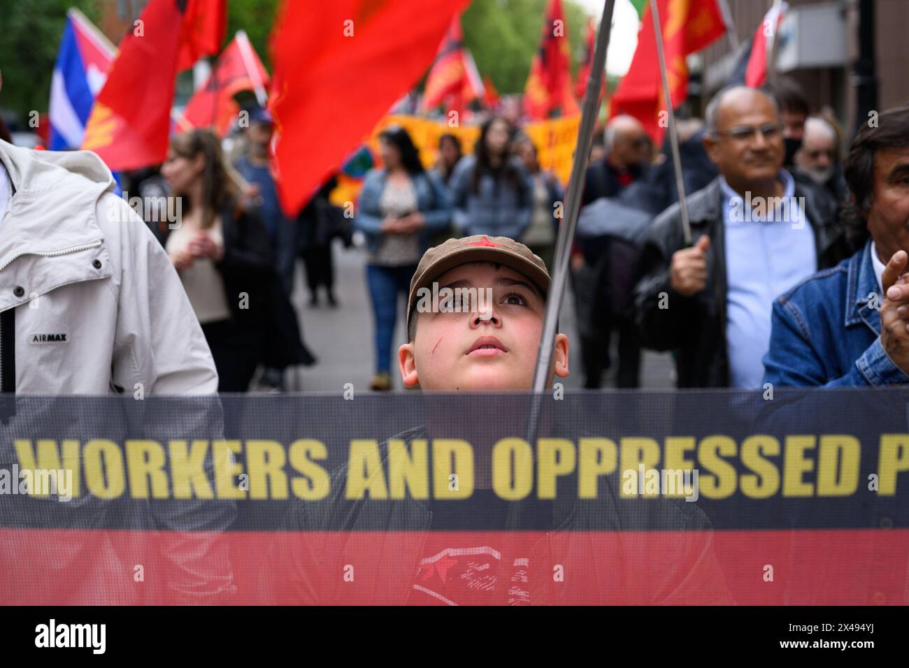 LONDON, UK, 1. Mai 2024: Gewerkschaftsarbeiter marschieren von Clerkenwell Green zum Trafalgar Square. Die Kundgebung ist eine Feier der Solidarität zwischen Arbeitnehmern auf der ganzen Welt und eine Demonstration für Vollbeschäftigung, öffentliche Dienste, Gleichheit, Rassismus und Arbeitsrechte. Stockfoto