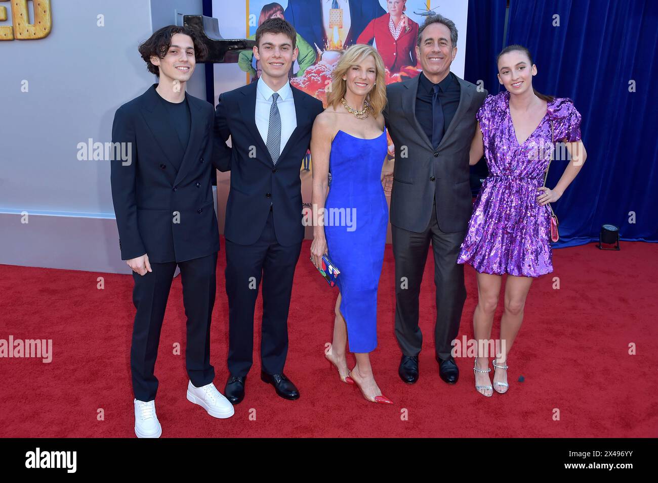 Shepherd Seinfeld, Jessica Seinfeld, Julian Seinfeld, Jerry Seinfeld und Sascha Seinfeld bei der Premiere des Netflix-Films 'Unfrosted' im Egyptian Theater. Los Angeles, 30.04.2024 Stockfoto