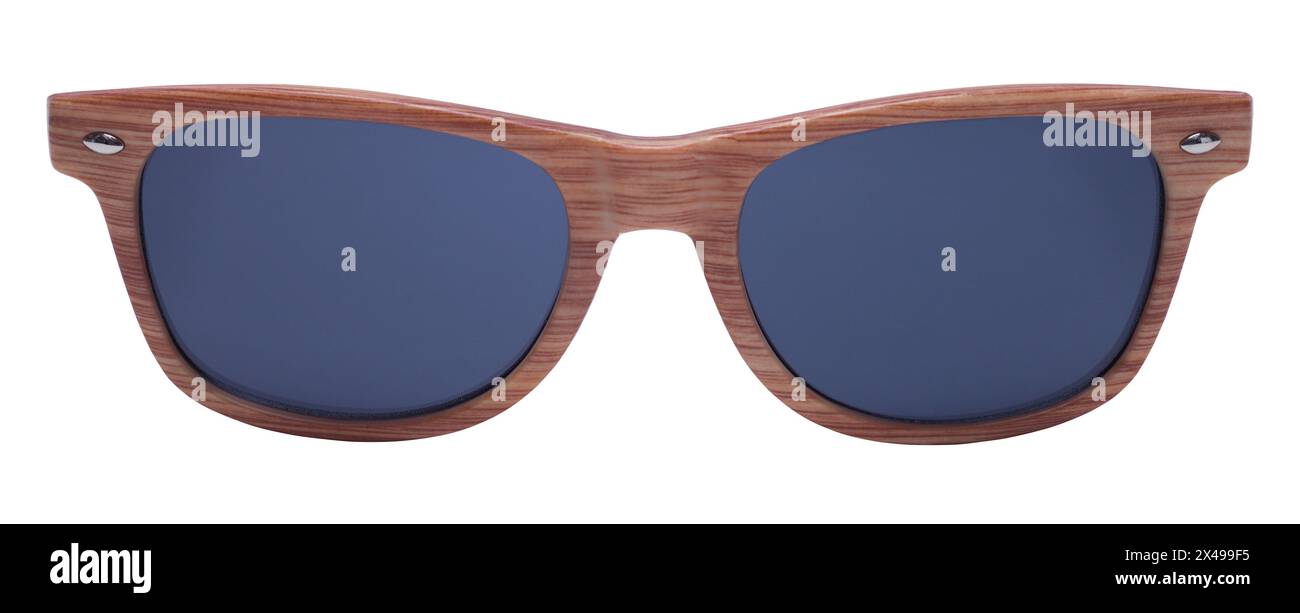 Holzsonnenbrille, Vorderansicht, Ausschnitt auf weiß. Stockfoto