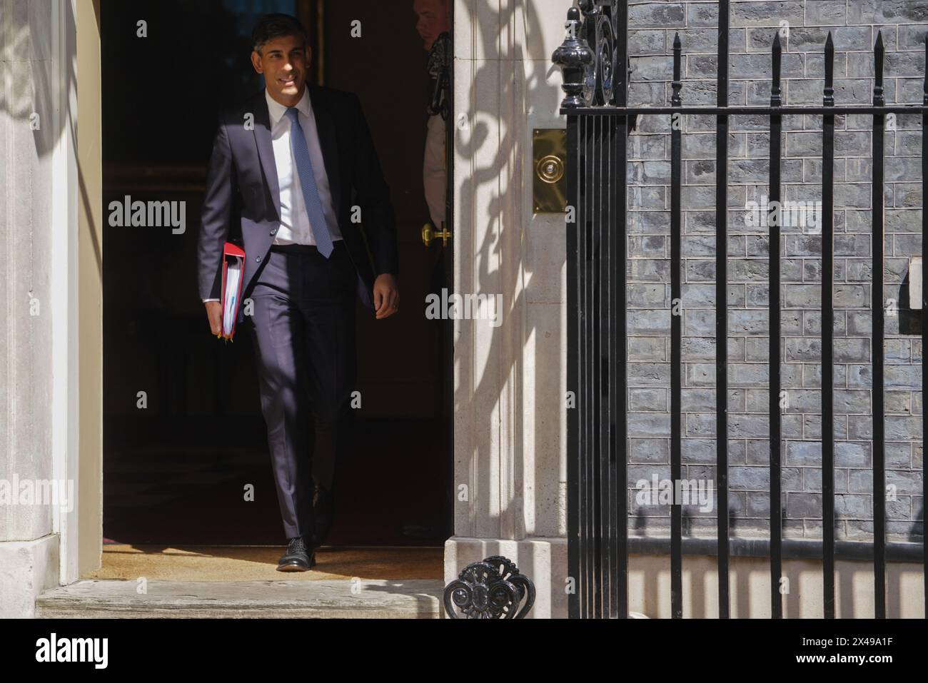London, Großbritannien. Mai 2024. Der konservative Premierminister Rishi Sunak verlässt die Downing Street 10, um an den wöchentlichen Fragen der Premierminister (PMQ) in den Houses of Parliament teilzunehmen. Quelle: amer Gazzal/Alamy Live News Stockfoto