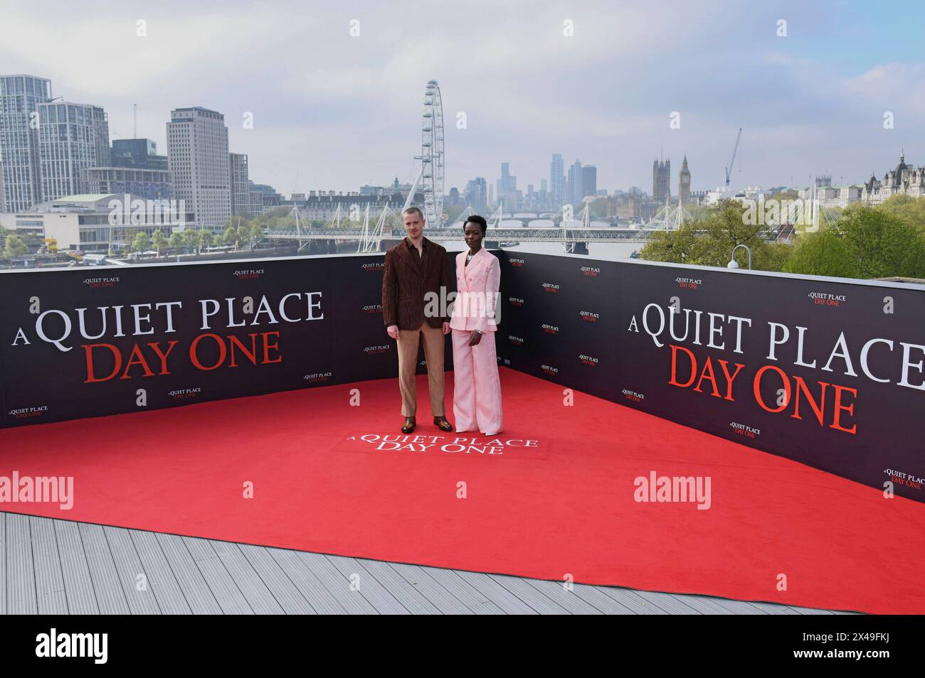 Joseph Quinn und Lupita Nyongo beim Photocall zum Kinofilm Ein ruhiger Ort: Tag Eins auf dem IET Building. London, 01.05.2024 *** Joseph Quinn und Lupita Nyongo beim Fotobesuch zum Film A Quiet Place Day One A Quiet Place Day One im IET Building London, 01 05 2024 Foto:XS.xVasx/xFuturexImagex Quiet 4409 Stockfoto