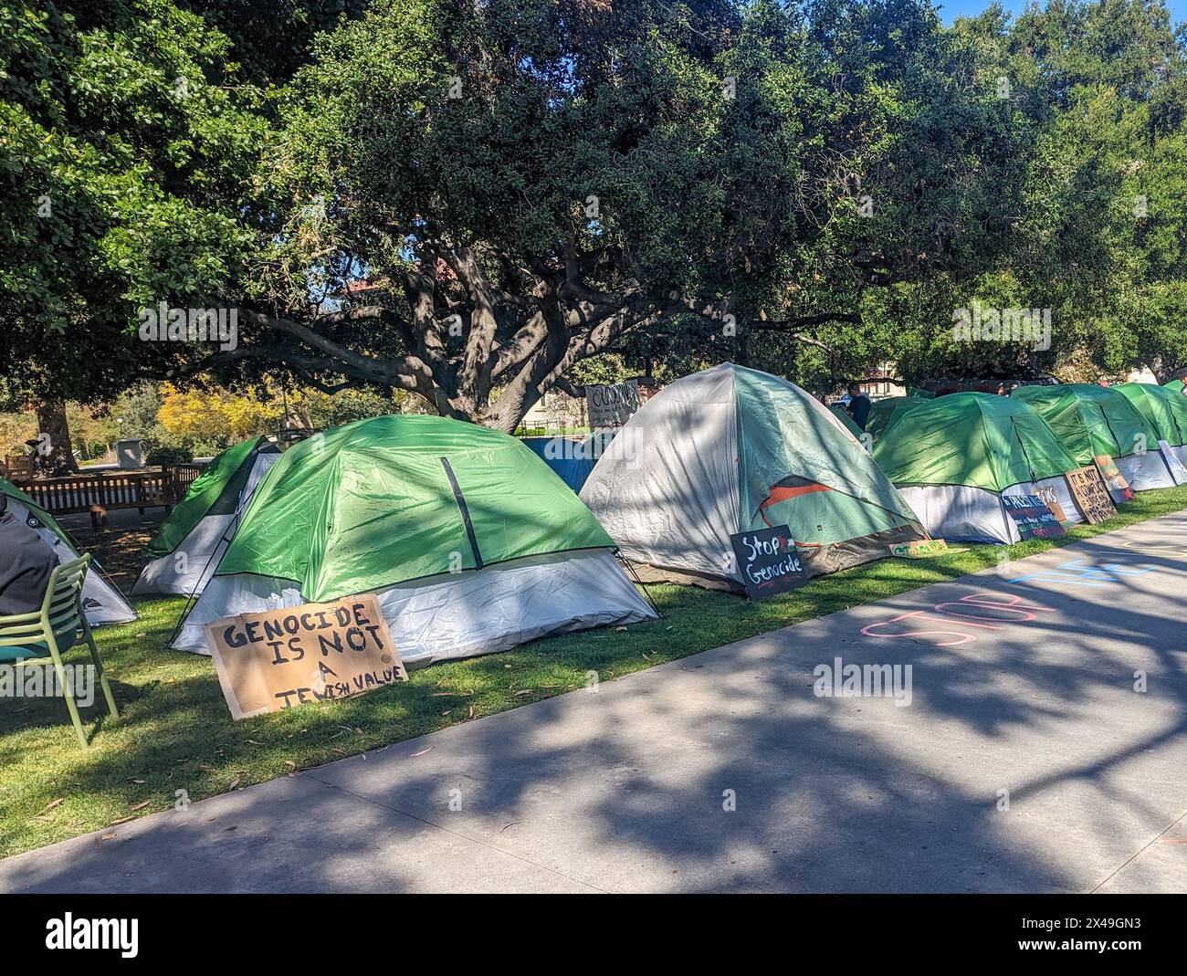 Los Angeles, CA - April 30 2024: Pro-palästina-Lager auf dem Campus des Occidental College Stockfoto