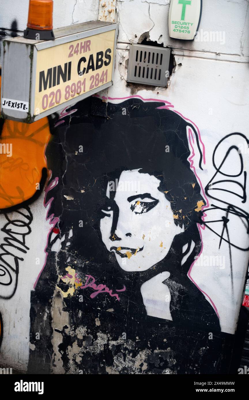 Zeichnung/Graffiti von Amy Winehouse in einem Minitaxi-Büro, Whitechapel, London Stockfoto