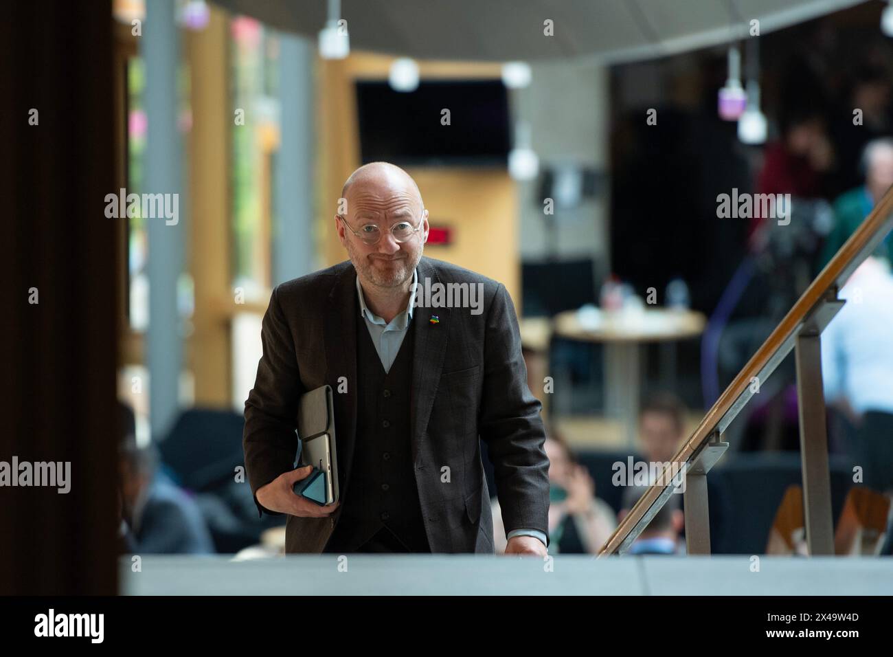 Edinburgh, Schottland, Großbritannien. Mai 2024. IM BILD: Patrick Harvie MSP, Co-Leader der schottischen Grünen Partei. Die Abgeordneten sahen, wie sie das parlament besuchten, um in der Debatte über einen Misstrauensantrag an die schottische Regierung, im schottischen Parlament, abzustimmen. Credit: Colin D Fisher Credit: Colin Fisher/Alamy Live News Stockfoto