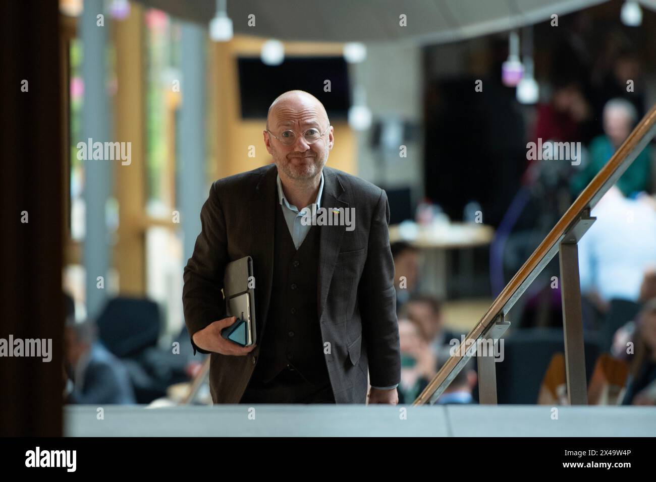 Edinburgh, Schottland, Großbritannien. Mai 2024. IM BILD: Patrick Harvie MSP, Co-Leader der schottischen Grünen Partei. Die Abgeordneten sahen, wie sie das parlament besuchten, um in der Debatte über einen Misstrauensantrag an die schottische Regierung, im schottischen Parlament, abzustimmen. Credit: Colin D Fisher Credit: Colin Fisher/Alamy Live News Stockfoto
