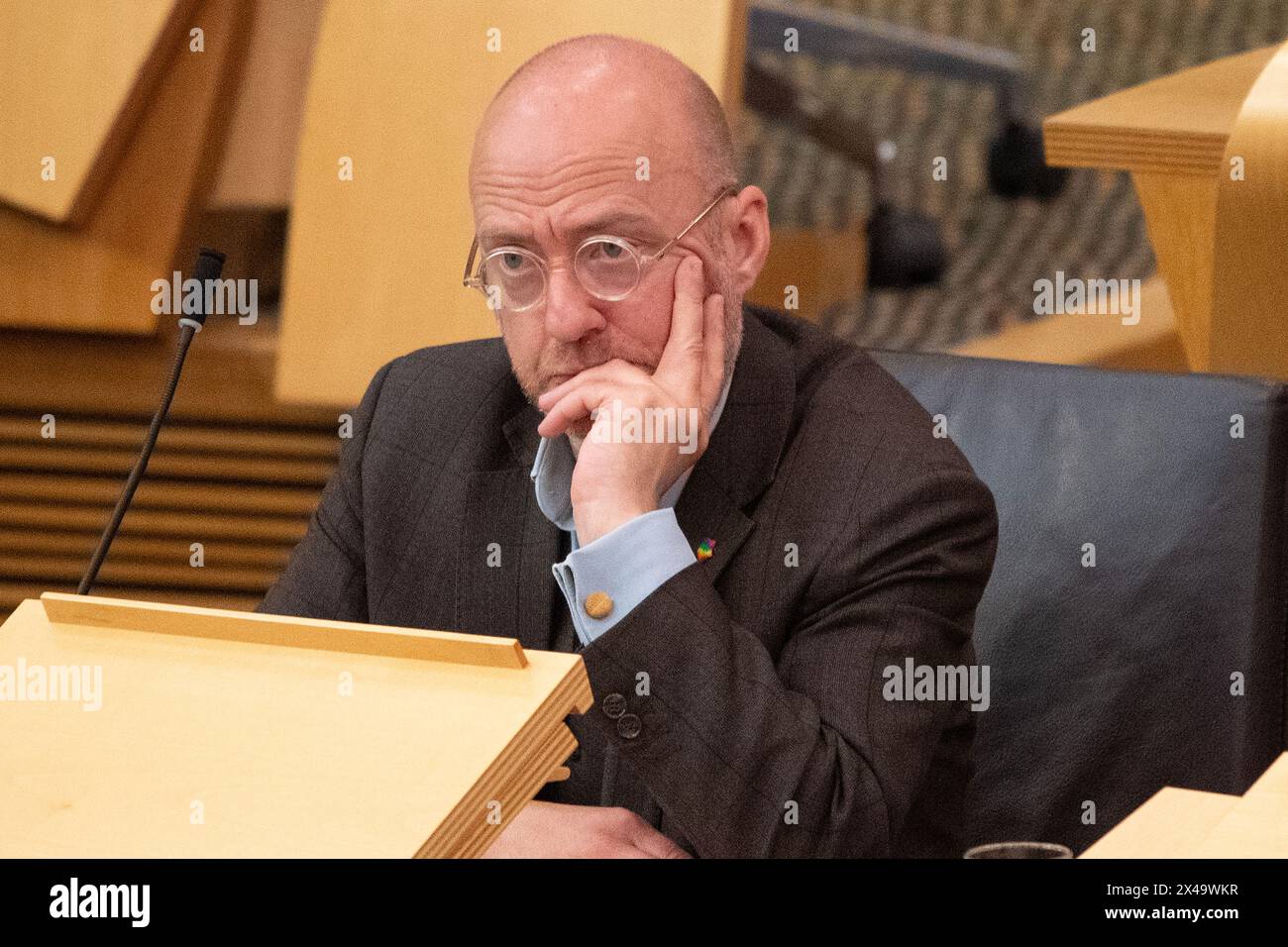 Edinburgh, Schottland, Großbritannien. Mai 2024. IM BILD: Patrick Harvie MSP, Co-Leader der schottischen Grünen Partei. Die Abgeordneten sahen, wie sie das parlament besuchten, um in der Debatte über einen Misstrauensantrag an die schottische Regierung, im schottischen Parlament, abzustimmen. Credit: Colin D Fisher Credit: Colin Fisher/Alamy Live News Stockfoto