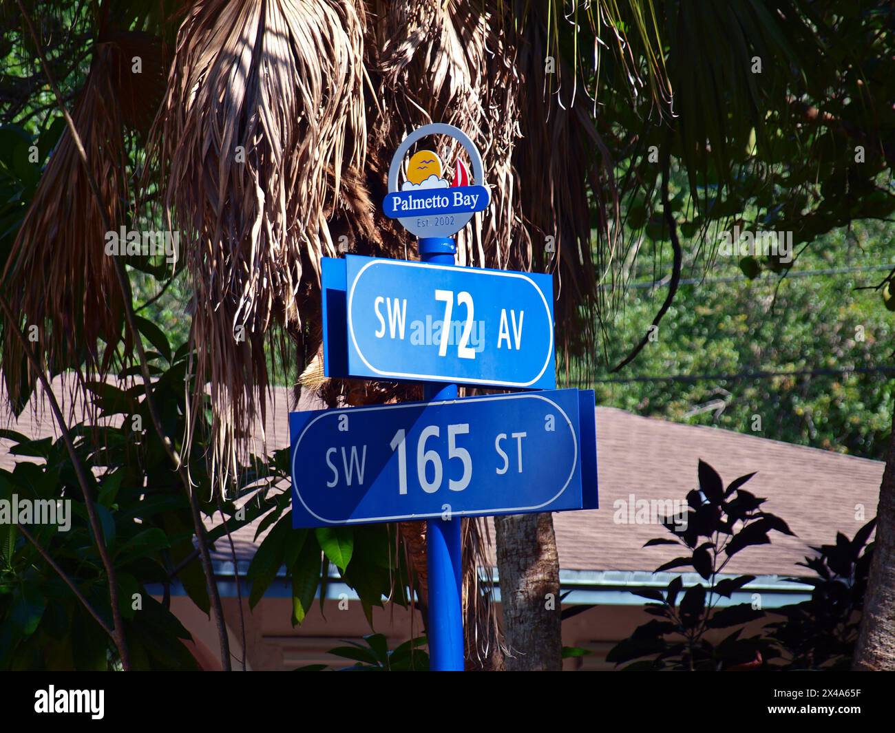 Miami, Florida, USA - 20. April 2024: Schild für die Stadt Palmetto Bay Street. Nur für redaktionelle Zwecke. Stockfoto
