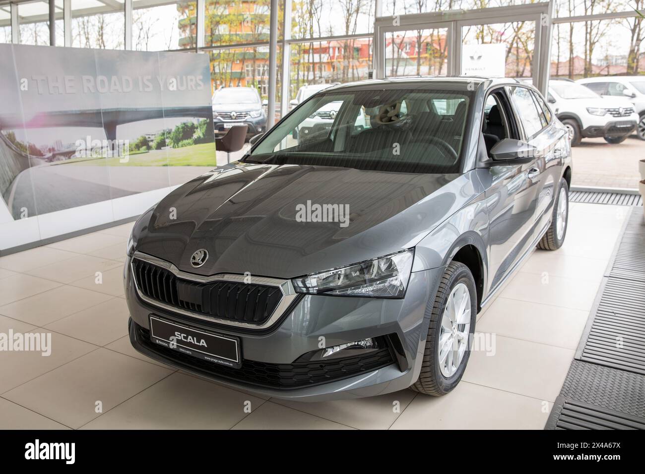 Kiew, Ukraine - 08. Mai 2023: Das tschechische Neuwagenmodell Skoda Scala wird im Autosalon Praha Auto ausgestellt. Scala ist ein kleiner Familienwagen oder Kompaktwagen Stockfoto