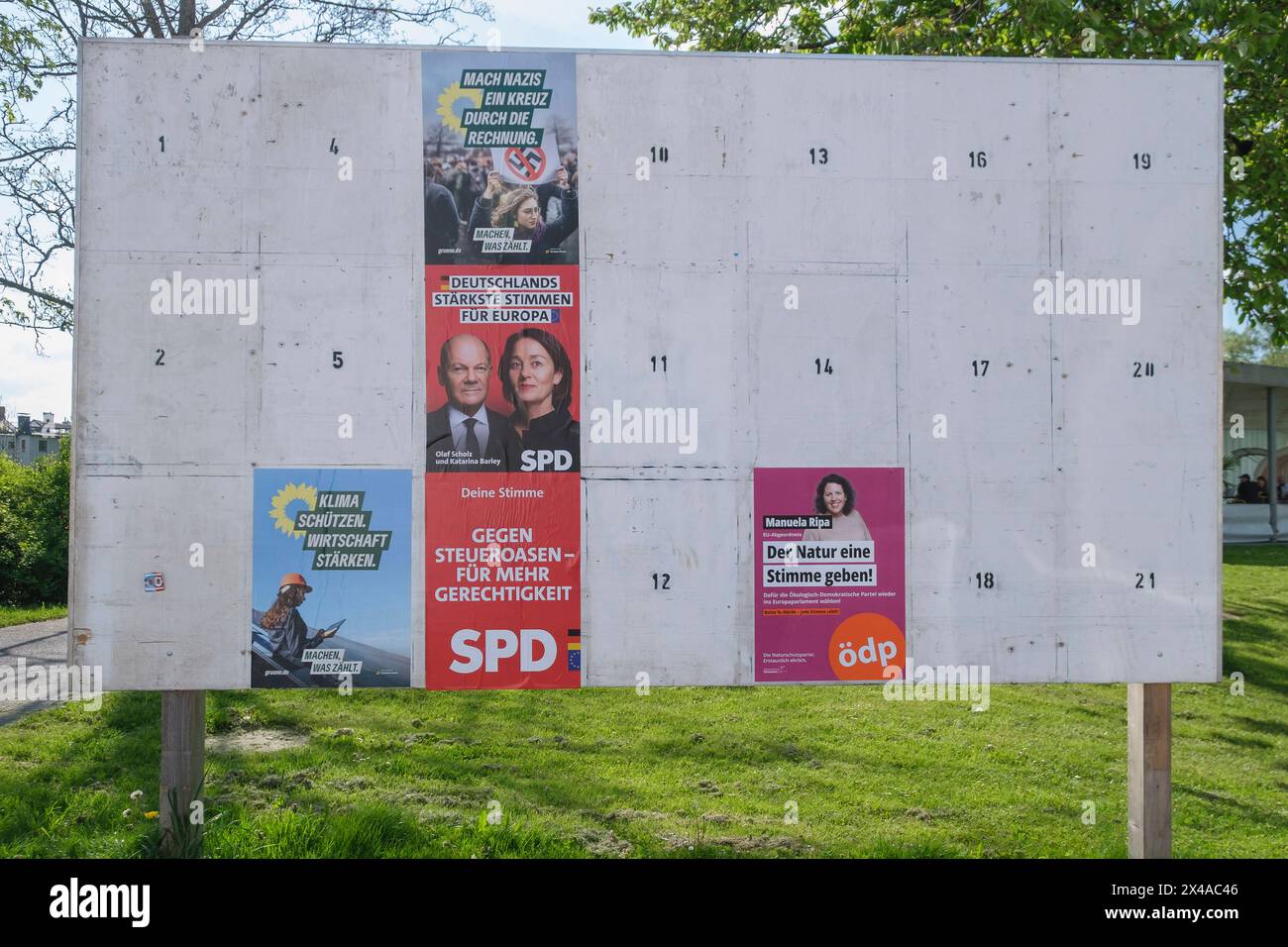 Kempten 2024: Wahlplakate von SPD, Grüne und ÖDP zur Europawahl am 9. Juni 2024 *** Kempten 2024: Wahlplakate von SPD, Grünen und ÖDP zur Europawahl am 9. Juni 2024 Bayern Deutschland GMS15646 Stockfoto