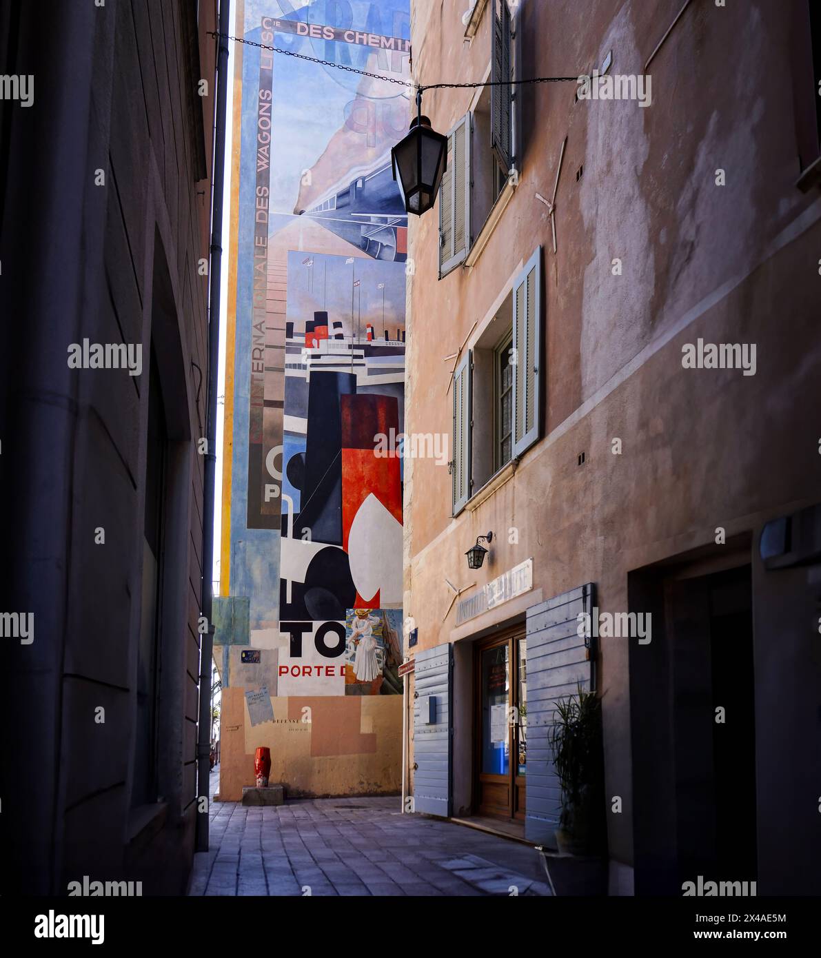 Vintage Wandwerbung in der Innenstadt von Toulon Frankreich Stockfoto