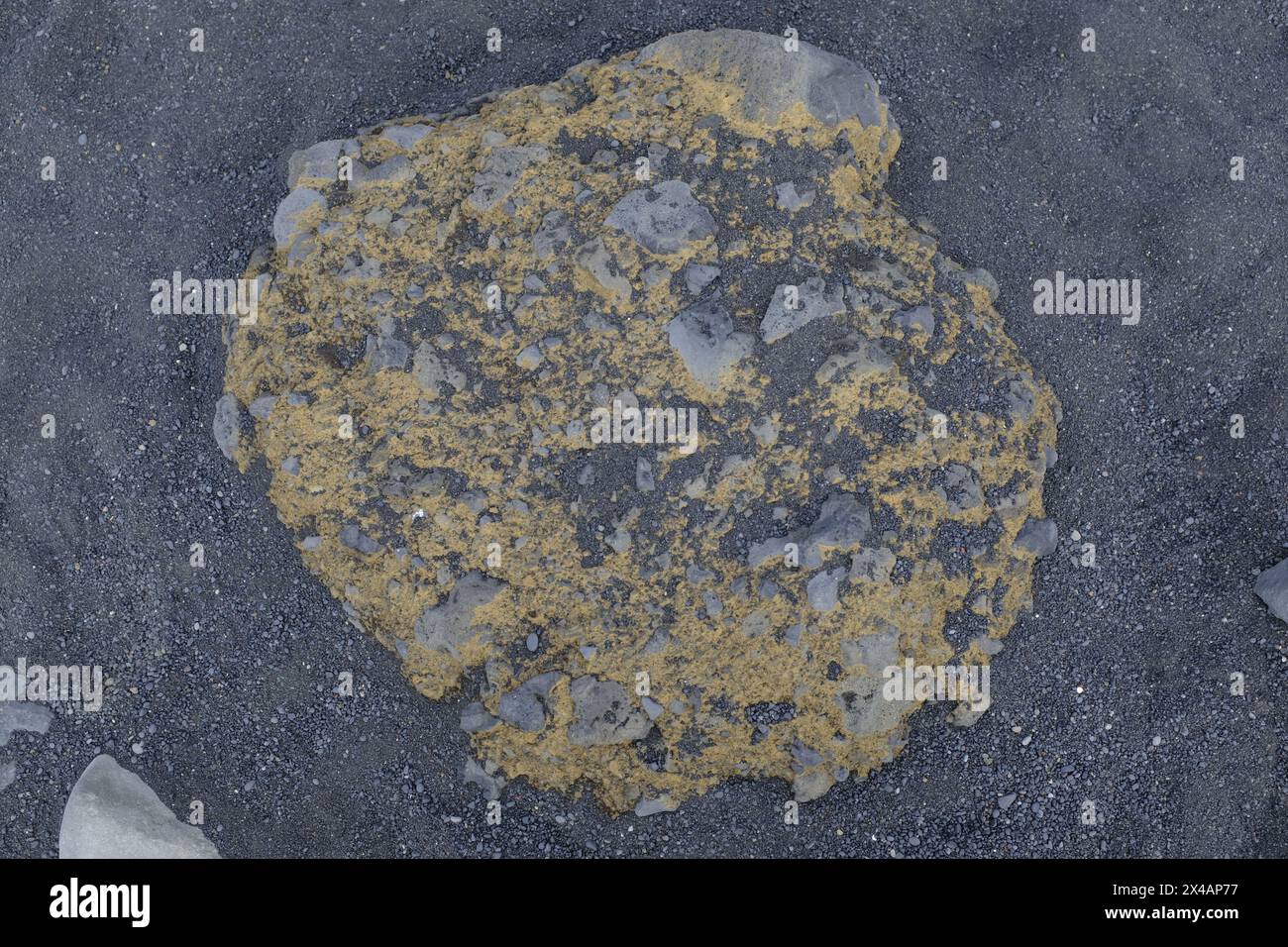 Basaltsteine am Strand, Dyrholaey, Island Stockfoto