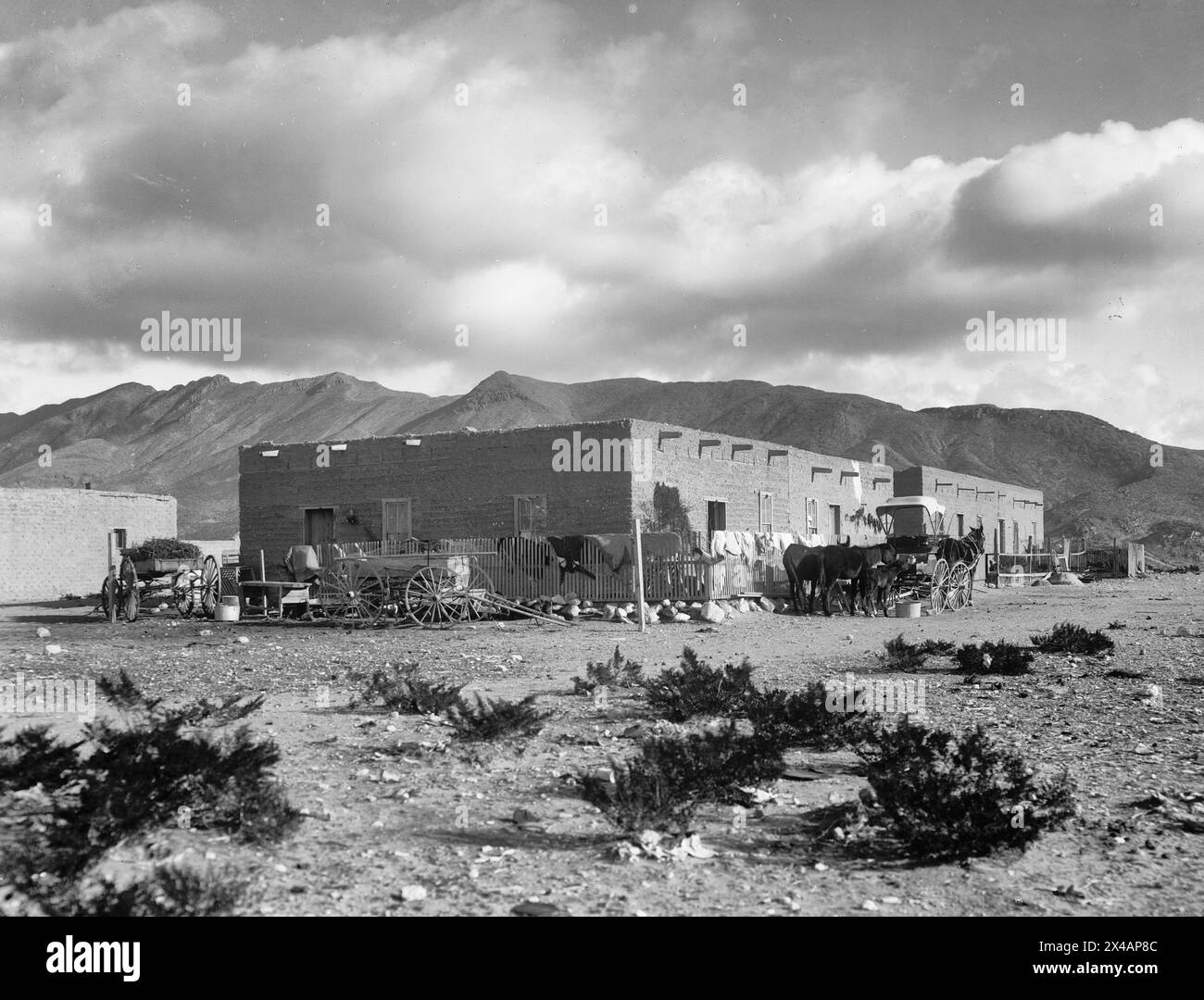 Mexikanisches lehmhaus, Mt. Franklin in der Ferne, El Paso, Texas, 1907 Stockfoto