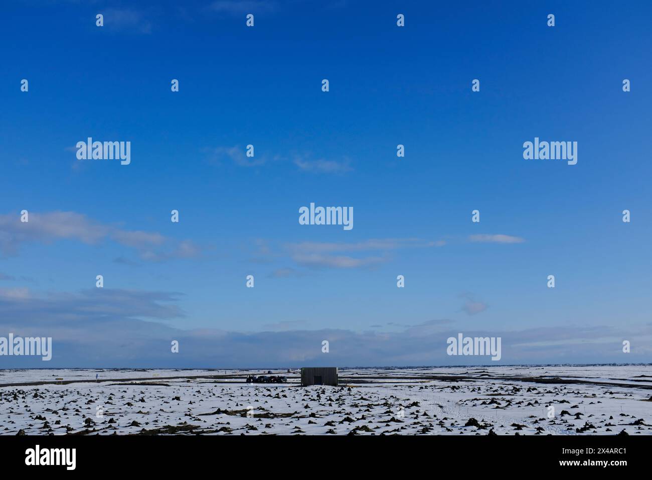 Cairns in der Nähe eines Parkplatzes an der Straße 1 in Laufskálar, Island Stockfoto