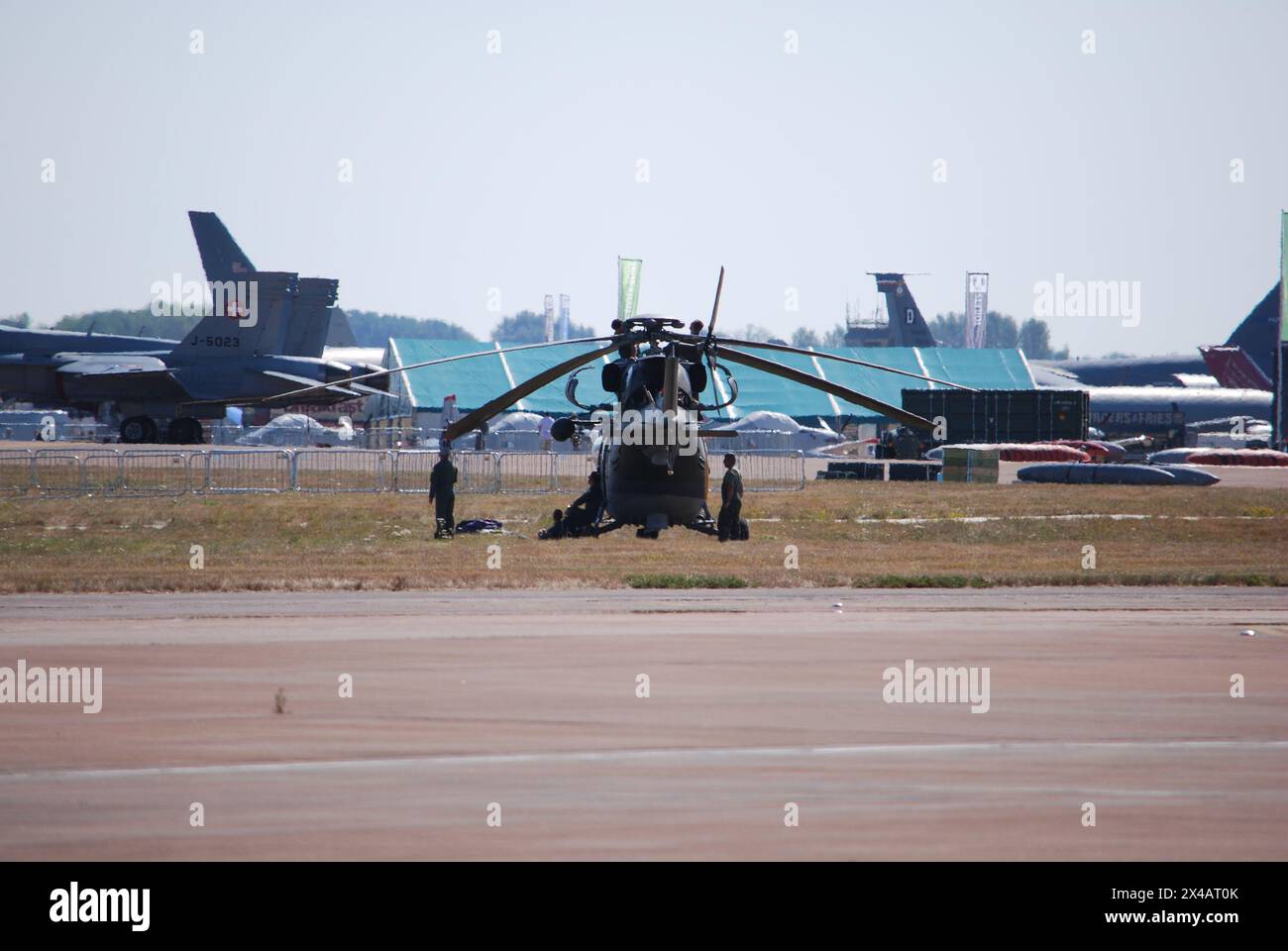 Hubschrauber auf der Landebahn Stockfoto