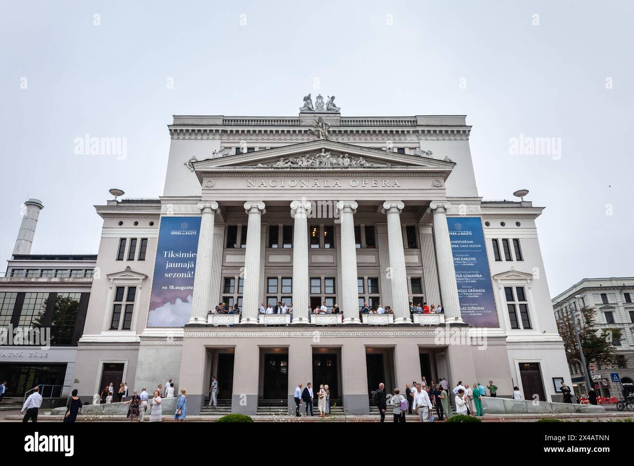 Bild der Oper Nacionala in riga. Die Lettische Nationaloper und Ballett (LNOB) ist ein Opernhaus und Opernkompanie am Boulevard Aspazijas 3 in Riga. Stockfoto