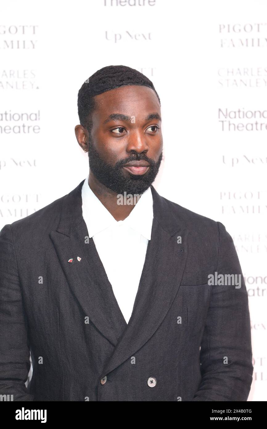 Paapa Essiedu nimmt an der National Theatre Up Next Gala in London Teil und sammelt Geld für die „Stories Start Here“-Kampagne. Das National Theatre Up Next Gala Celeb Stockfoto