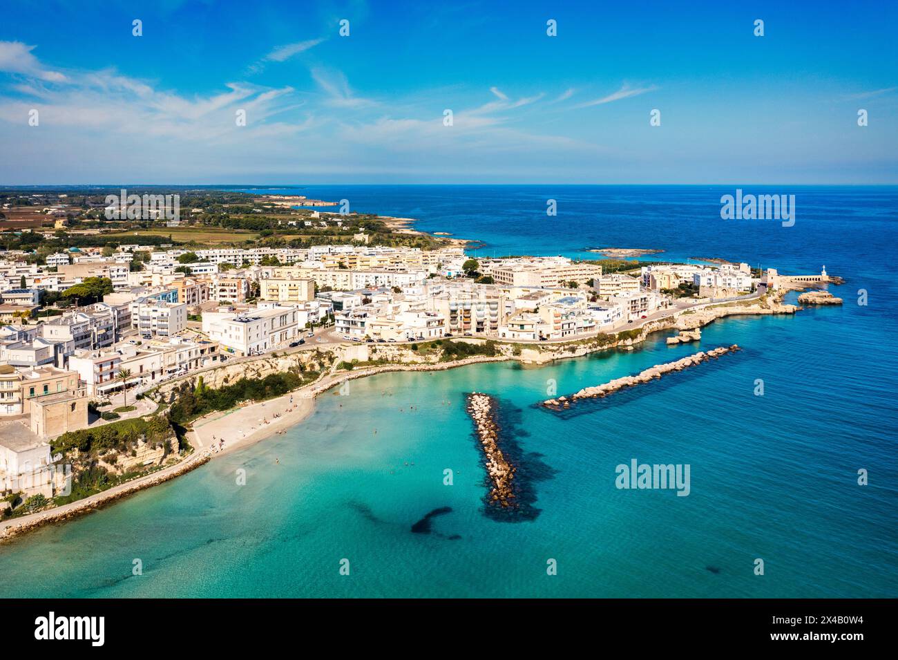 Aus der Vogelperspektive der Stadt Otranto auf der Halbinsel Salento im Süden Italiens, der östlichsten Stadt Italiens (Apulien) an der Küste der Adria. Ansicht Stockfoto