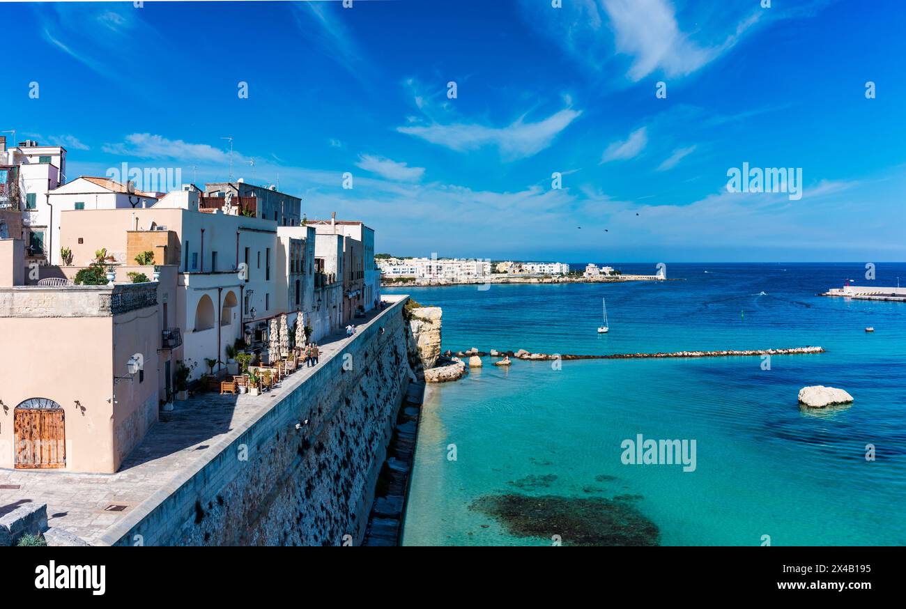 Blick auf die Stadt Otranto auf der Halbinsel Salento im Süden Italiens, östlichste Stadt Italiens (Apulien) an der Küste der Adria. Blick auf Otra Stockfoto